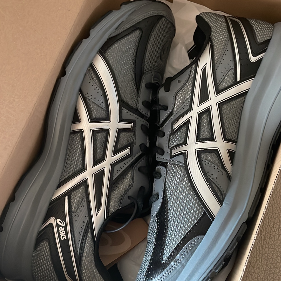 Asics Jog 100 S Steel Grey - 2E Wide 착용 스타일 - 1