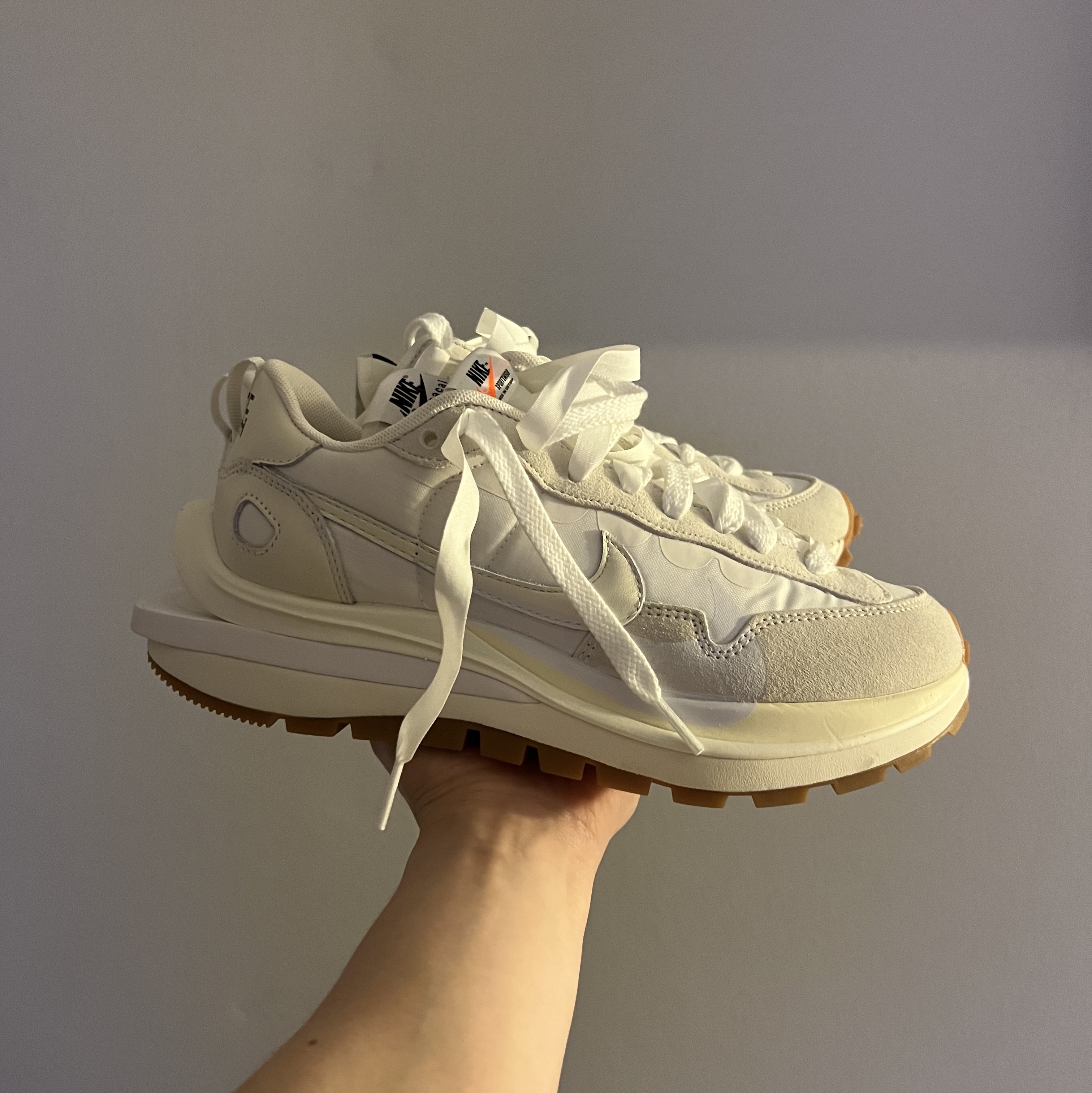 Nike x Sacai VaporWaffle White and Gum 착용 스타일