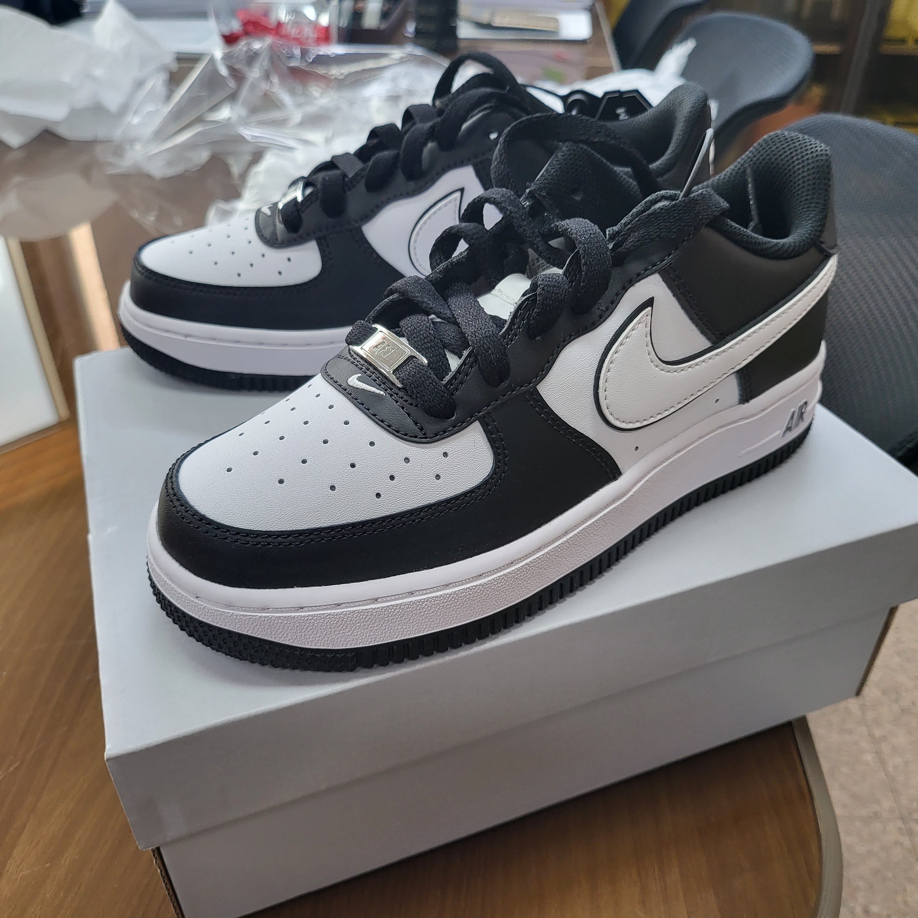 (GS) Nike Air Force 1 LV8 2 Black White 착용 스타일 - 3