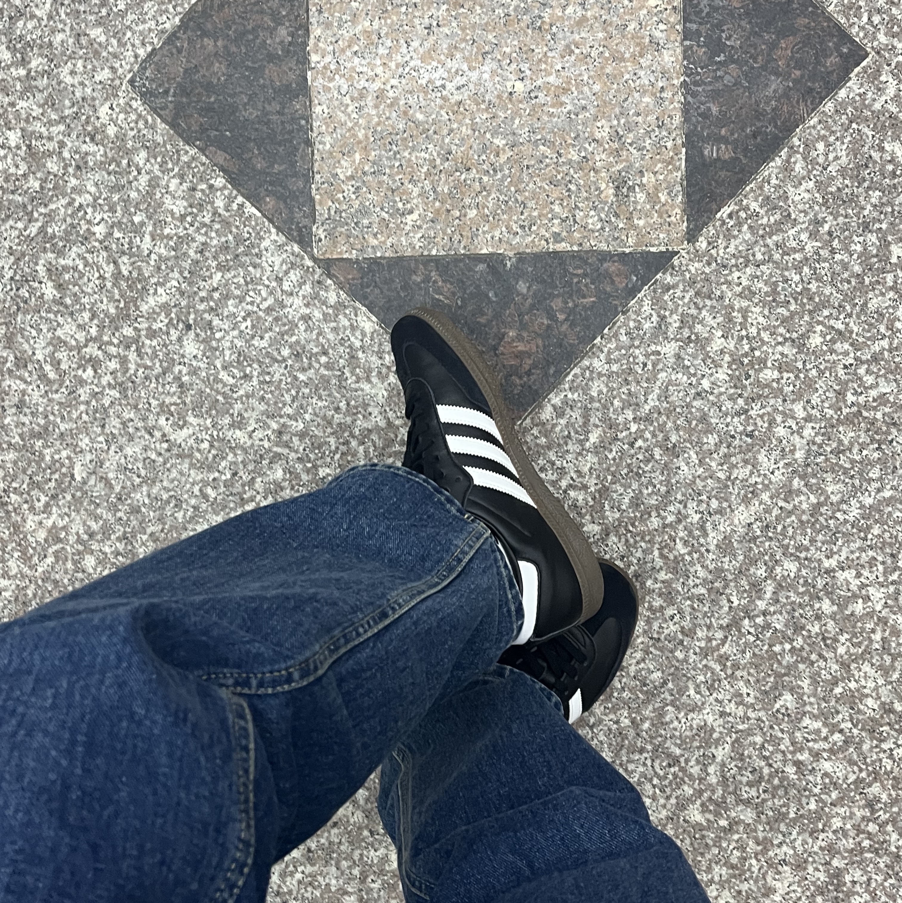Adidas Samba OG Black White Gum 착용 스타일