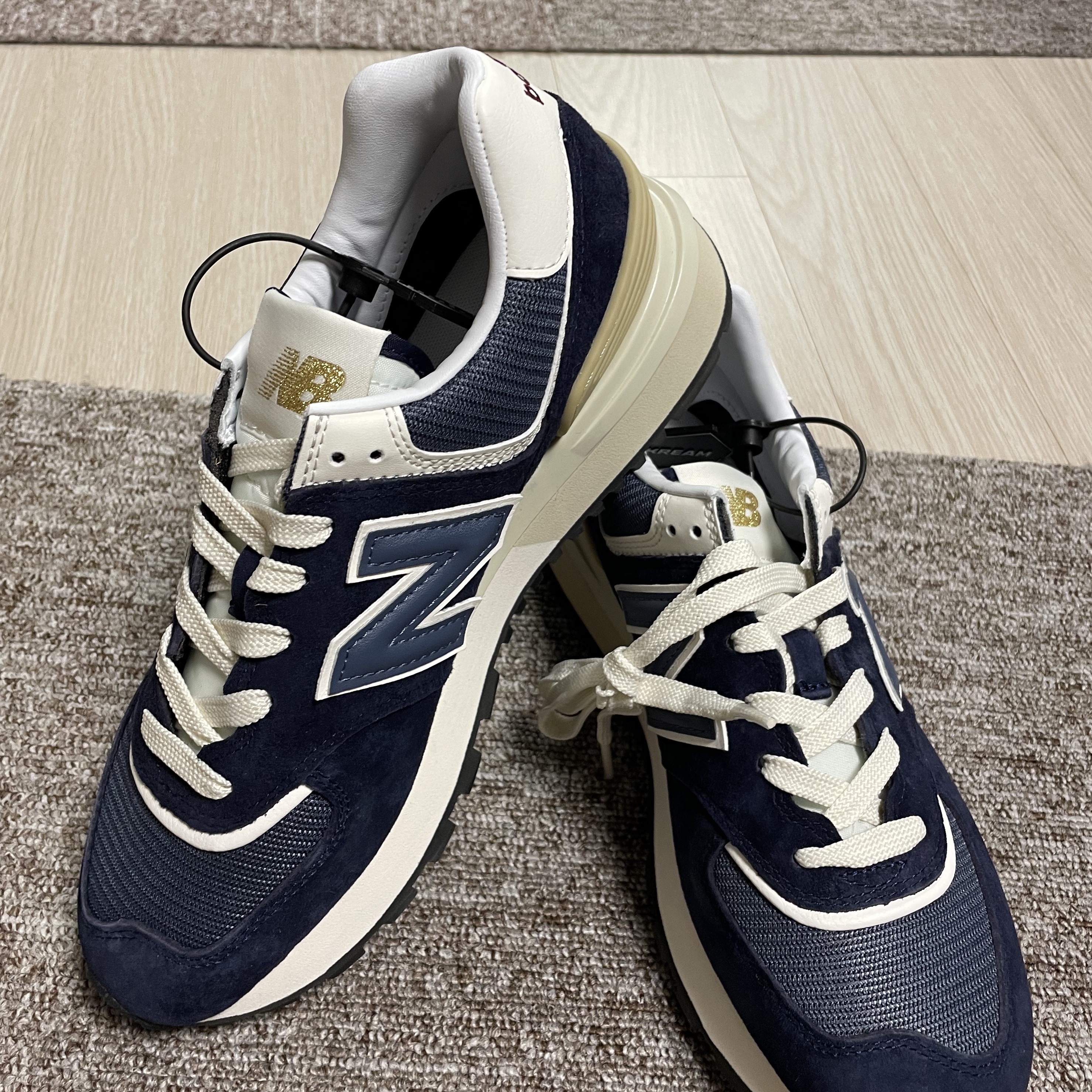 New Balance 574 Legacy Navy 착용 스타일 - 1