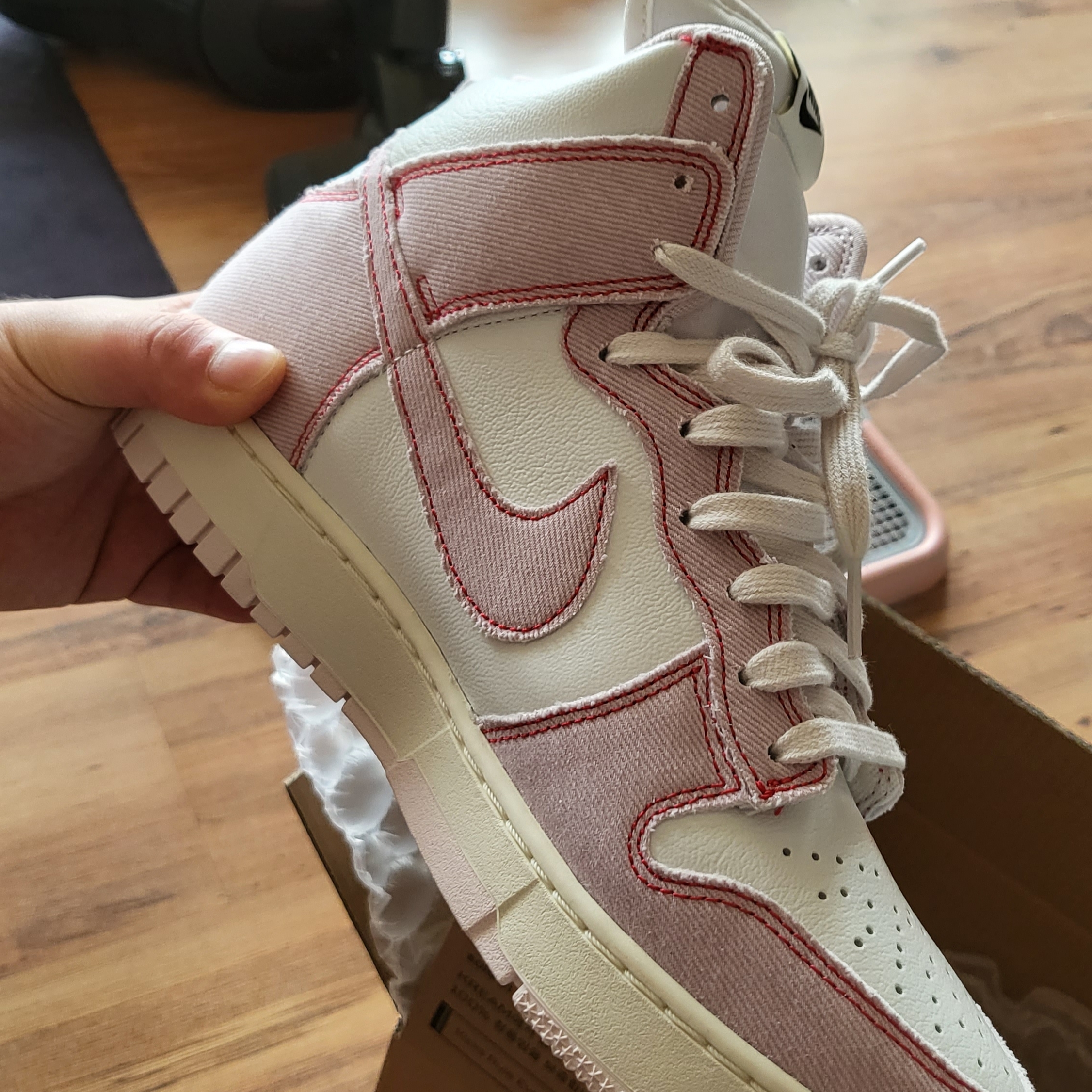 Nike Dunk High 1985 Barely Rose 착용 스타일