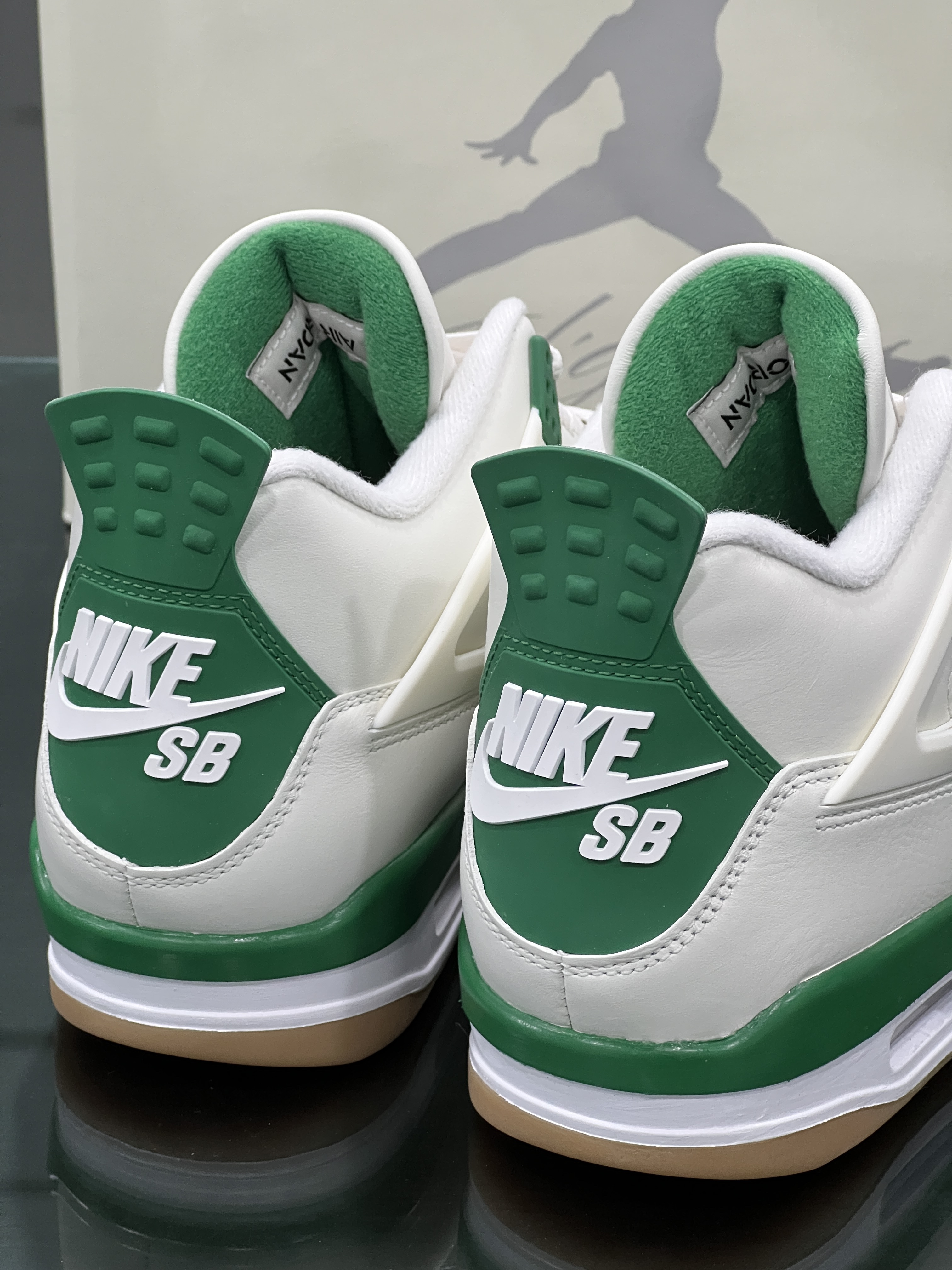 Jordan 4 x Nike SB Retro SP Pine Green 착용 스타일 - 5