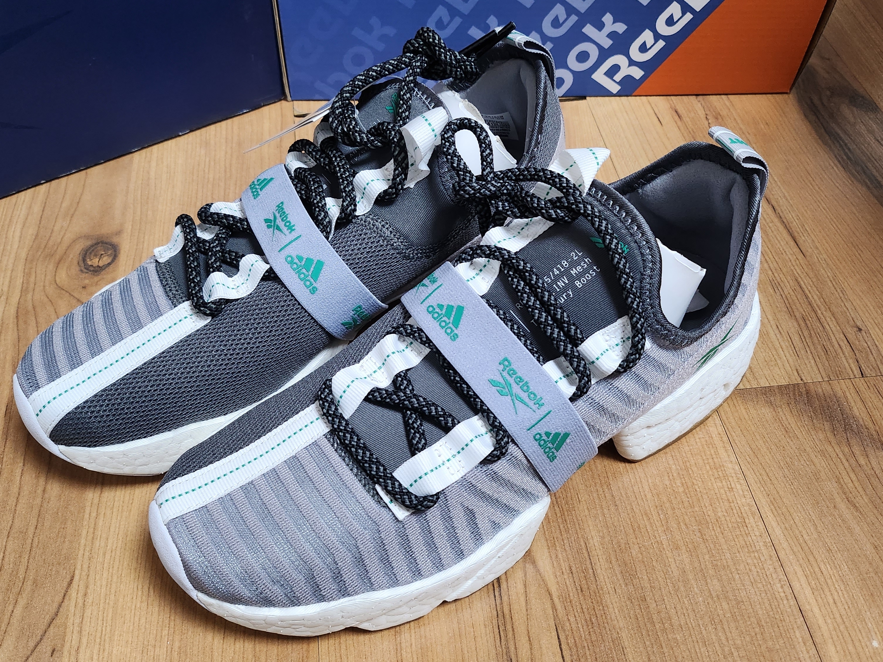 Reebok x Adidas Sole Fury Boost True Grey Emerald 착용 스타일 - 2
