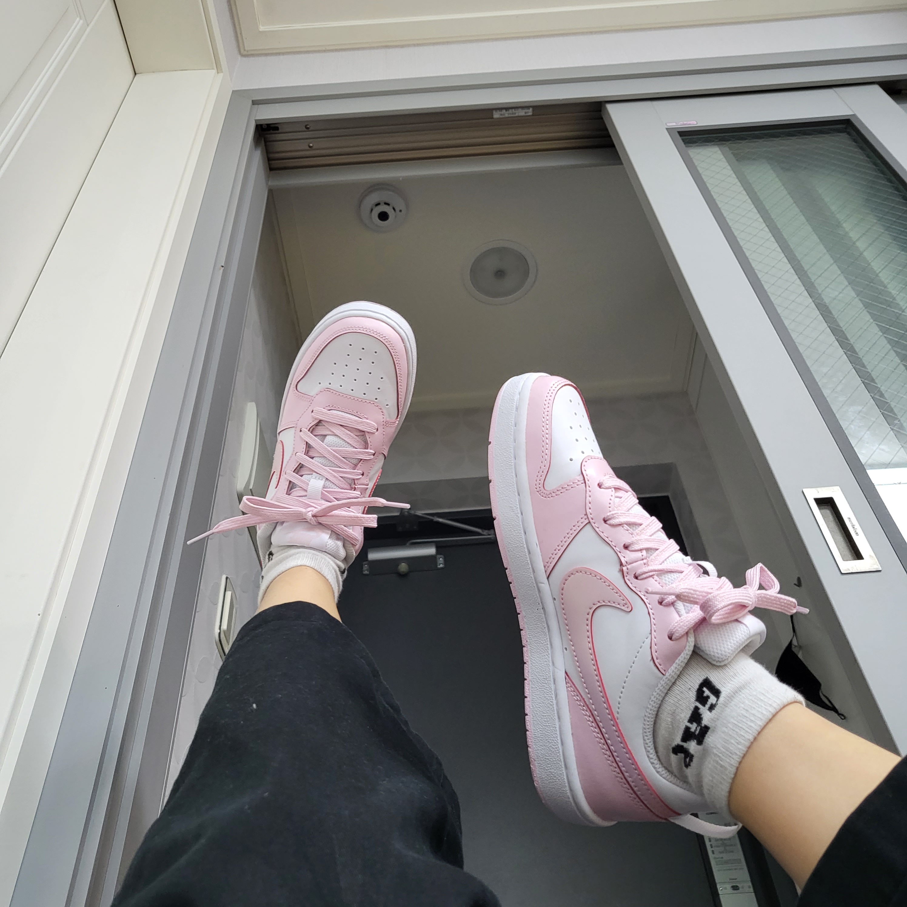 (GS) Nike Court Borough 2 SE White Pink Foam 착용 스타일 - 1