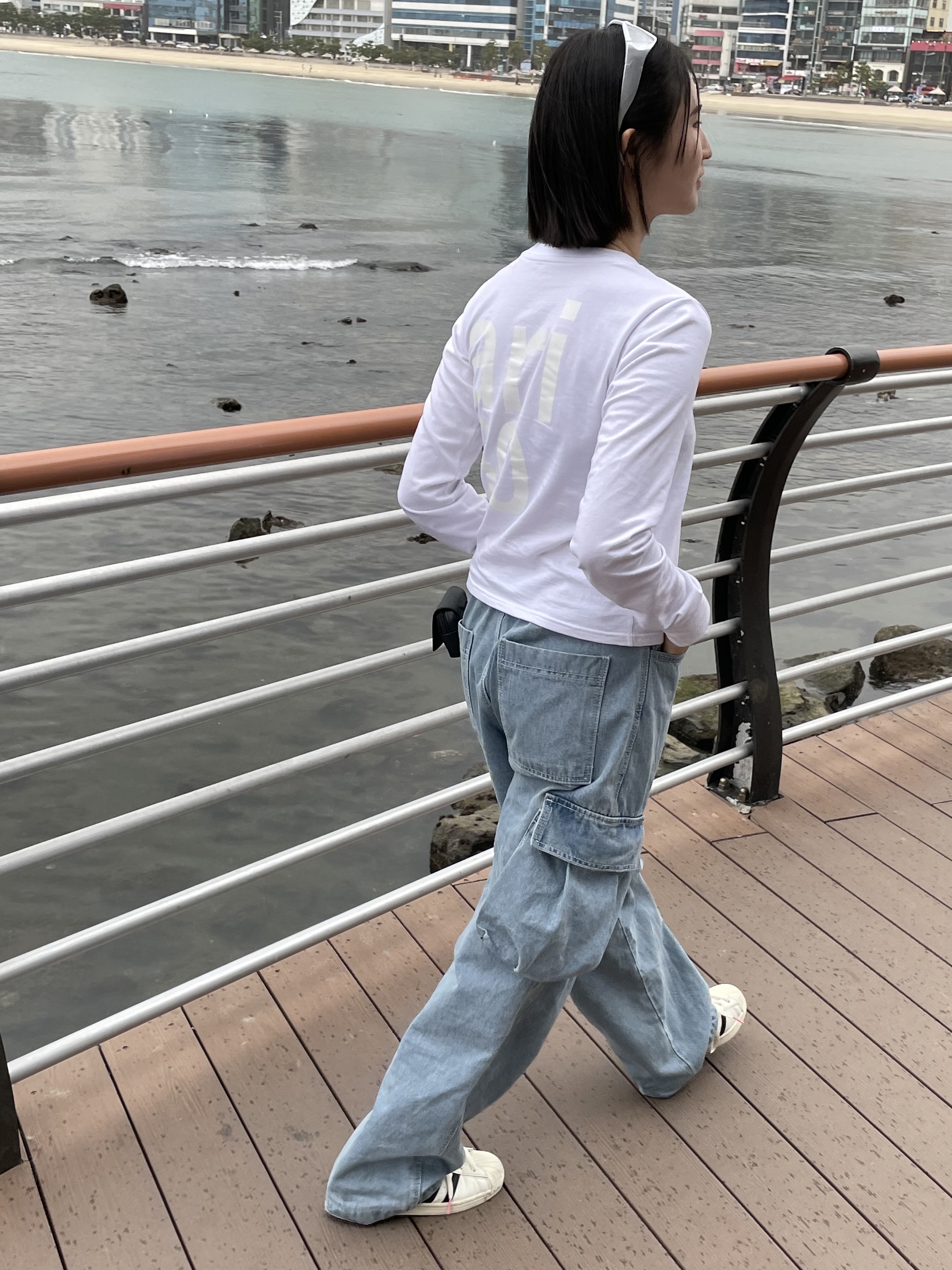 [KREAM 단독] Safarispot Women 1/2 Basic Safari LS T-Shirt White 착용 스타일 - 2