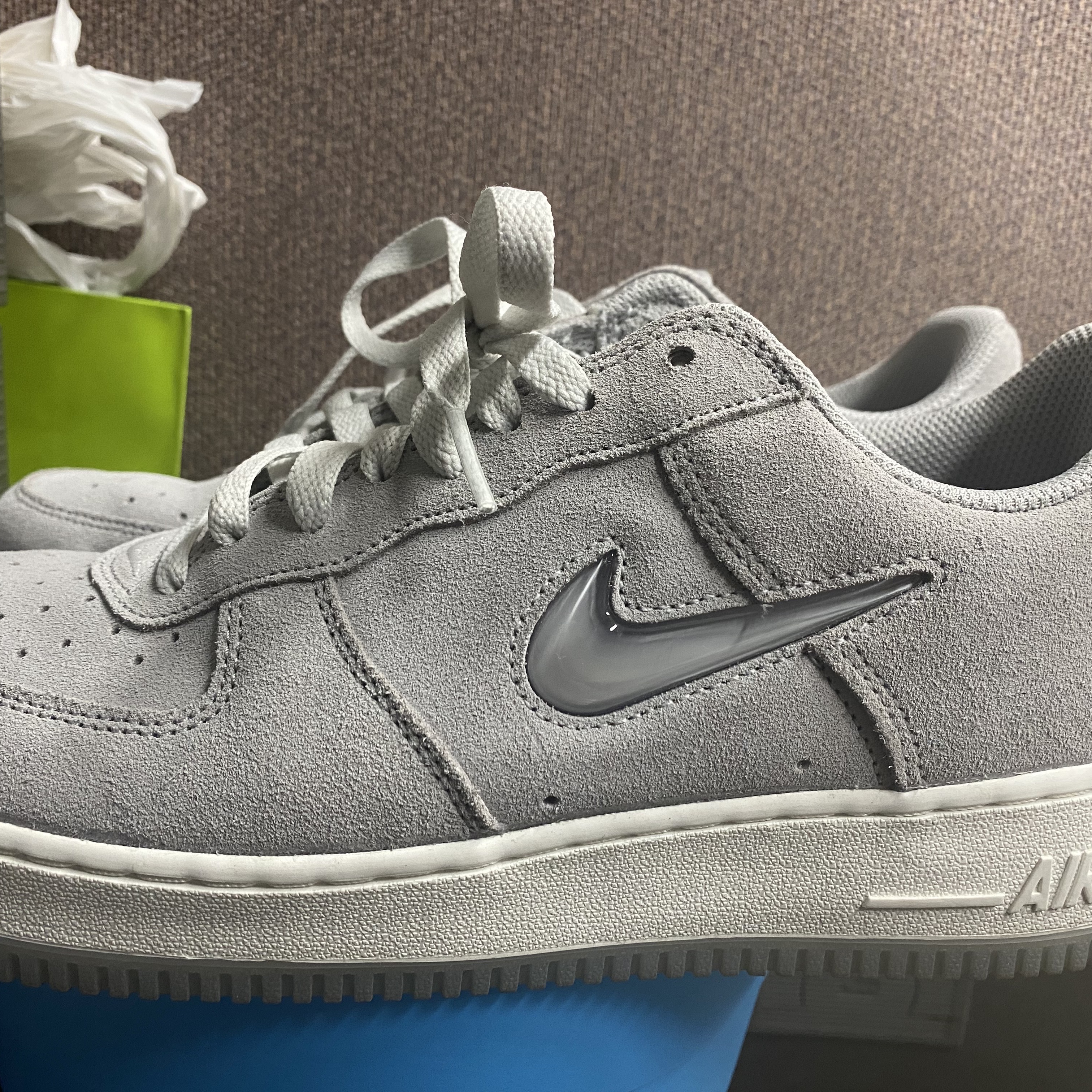 Nike Air Force 1 Low Retro Color of the Month Light Smoke Grey 착용 스타일 - 2