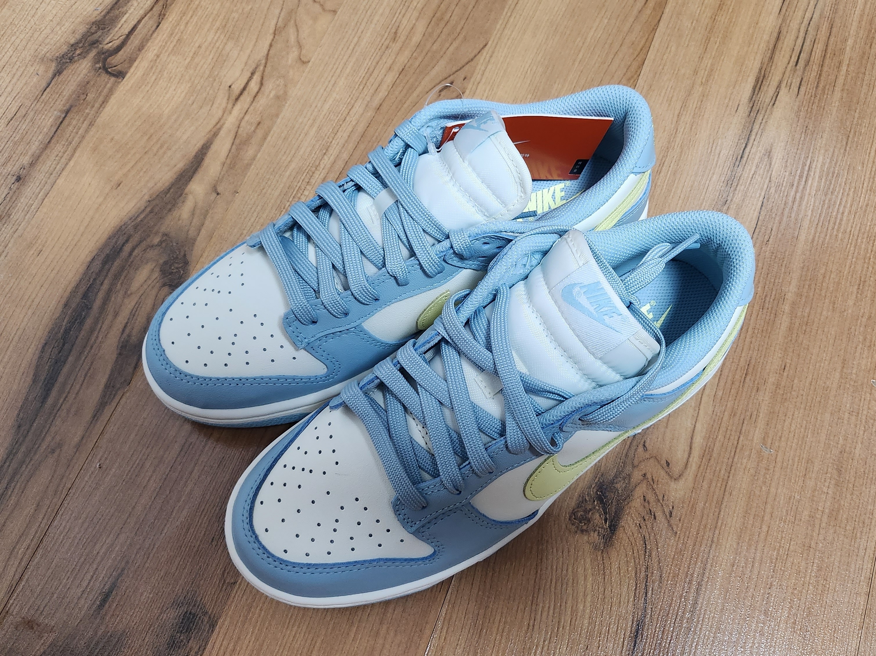 (W) Nike Dunk Low Sail Citron Tint 착용 스타일 - 2