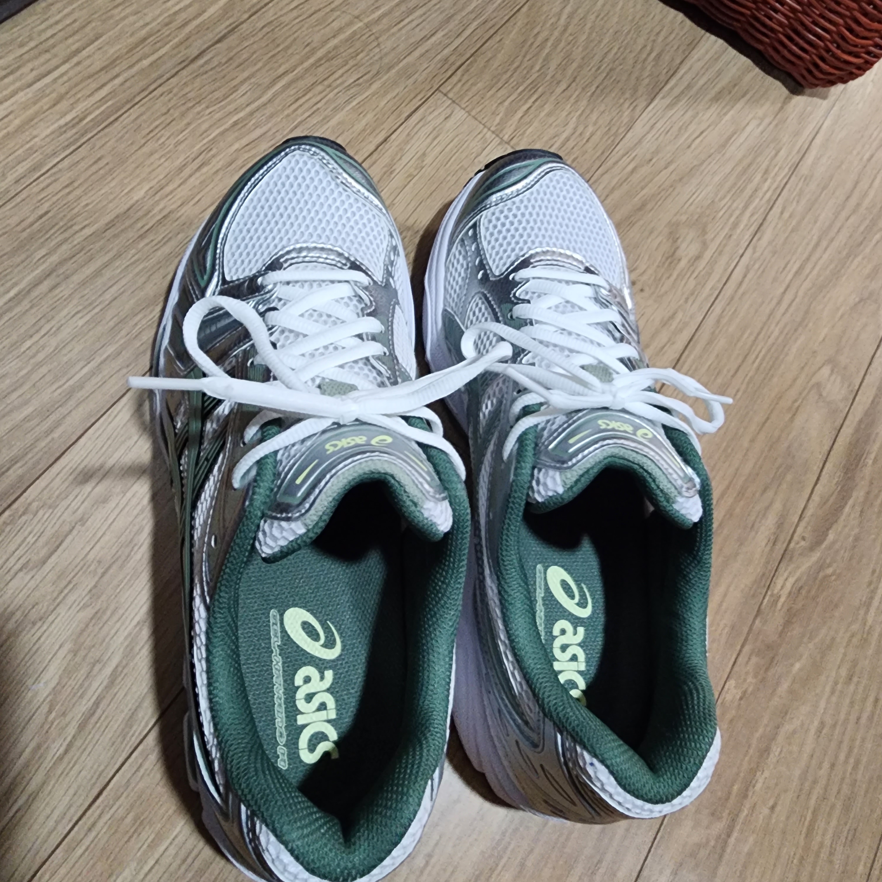 Asics Gel-Kayano 14 White Slate Grey 착용 스타일