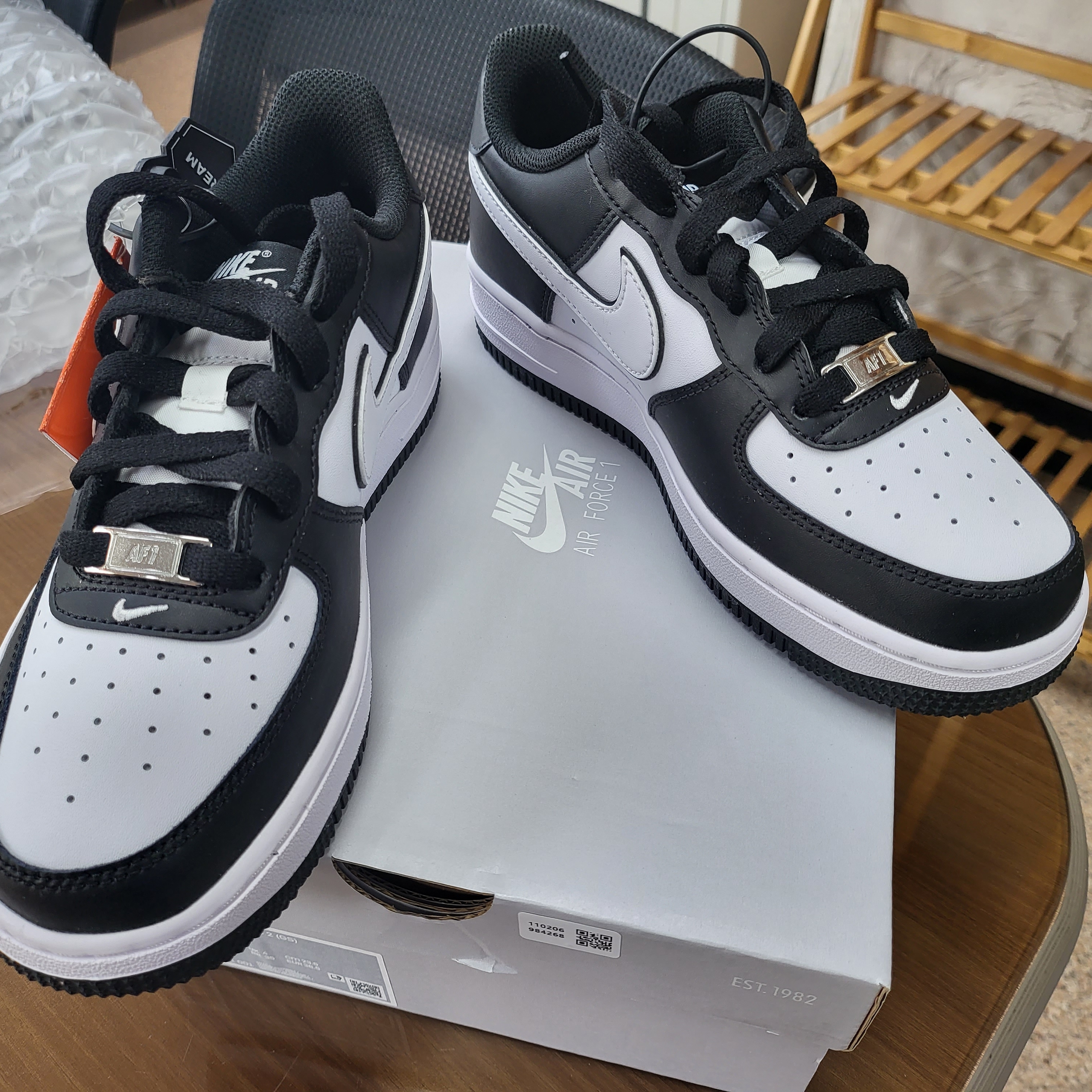 (GS) Nike Air Force 1 LV8 2 Black White 착용 스타일 - 4