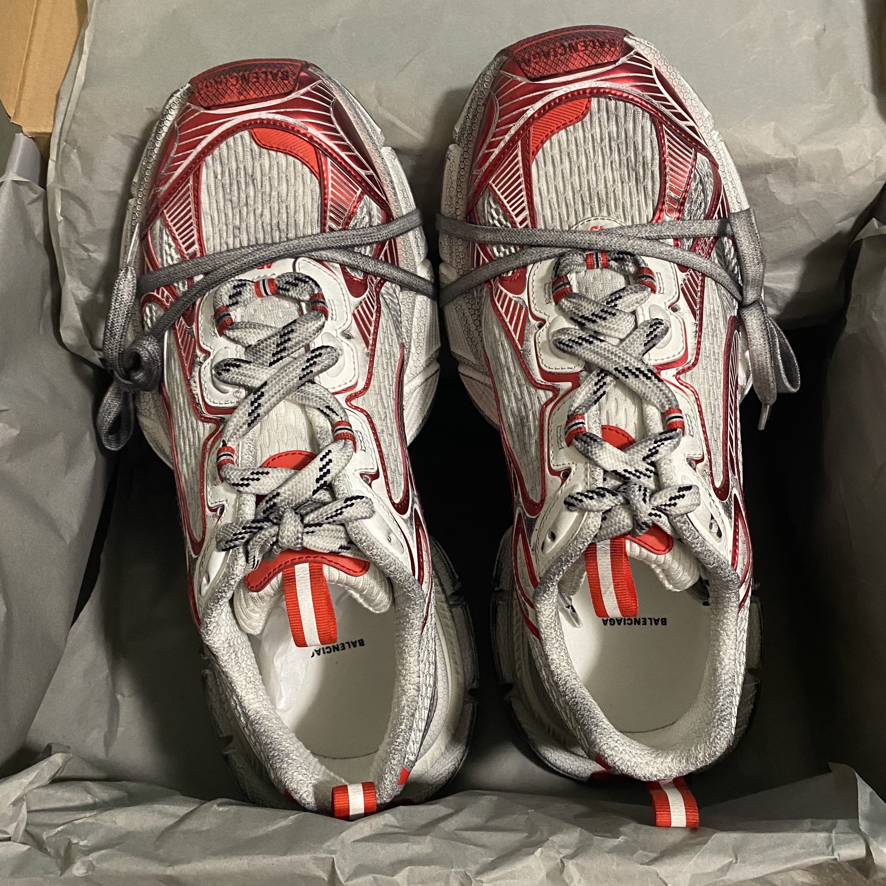 Balenciaga 3XL Sneakers White Red 착용 스타일