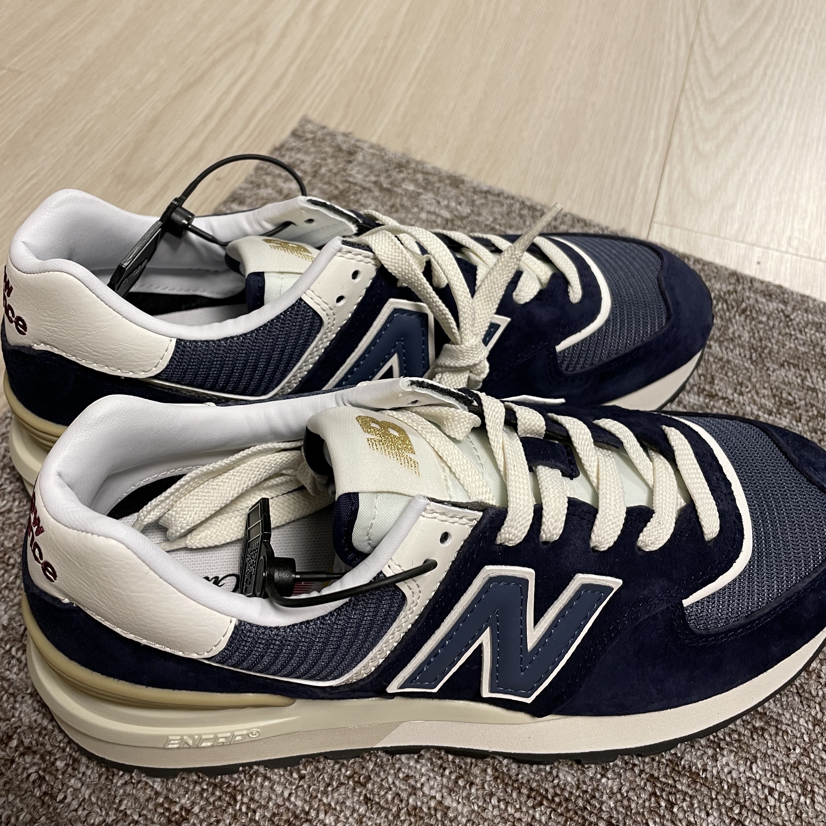 New Balance 574 Legacy Navy 착용 스타일 - 2