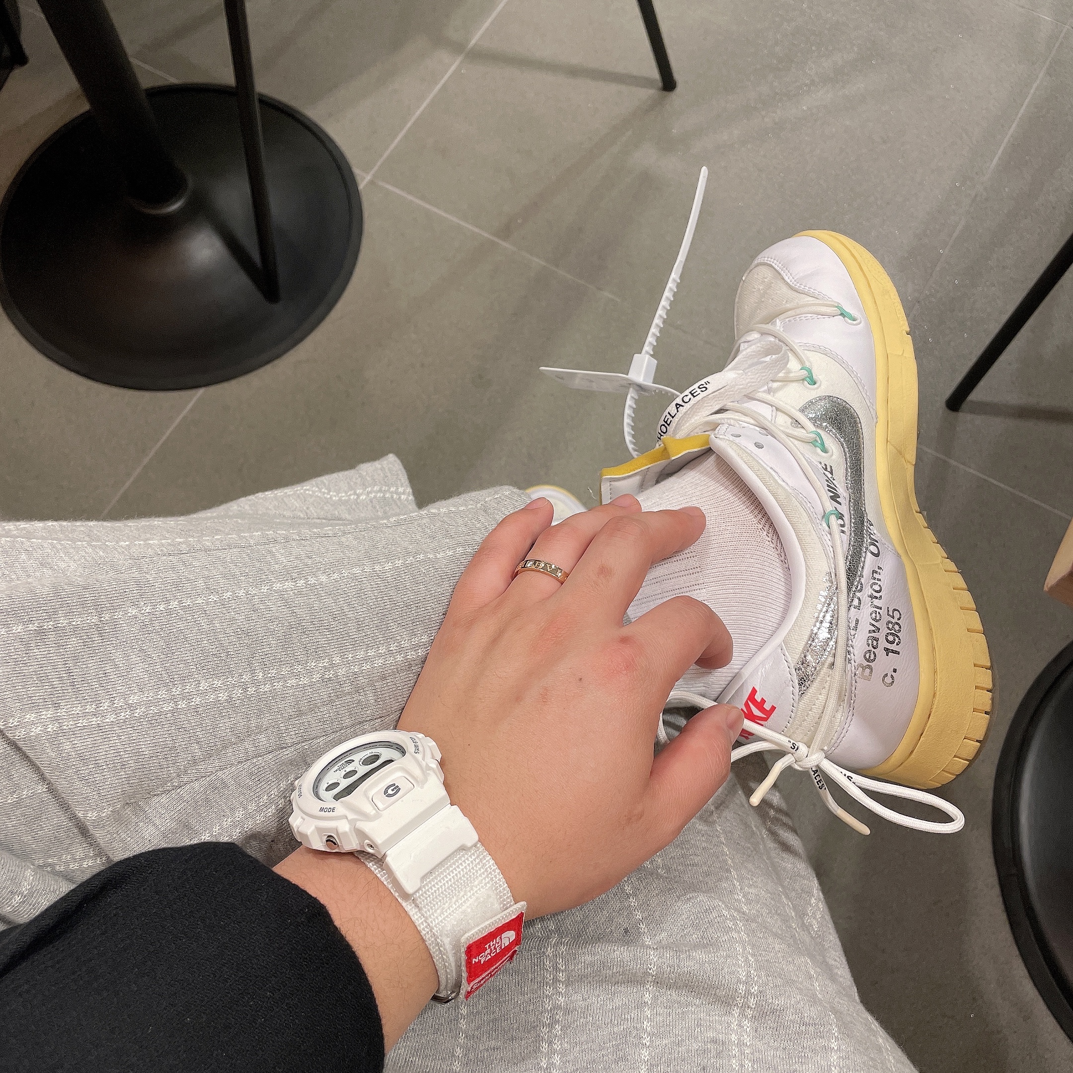 Nike x Off-White Dunk Low The 50 - Lot 1, Casio G-Shock x Supreme x The North Face DW-6900 White 착용 스타일