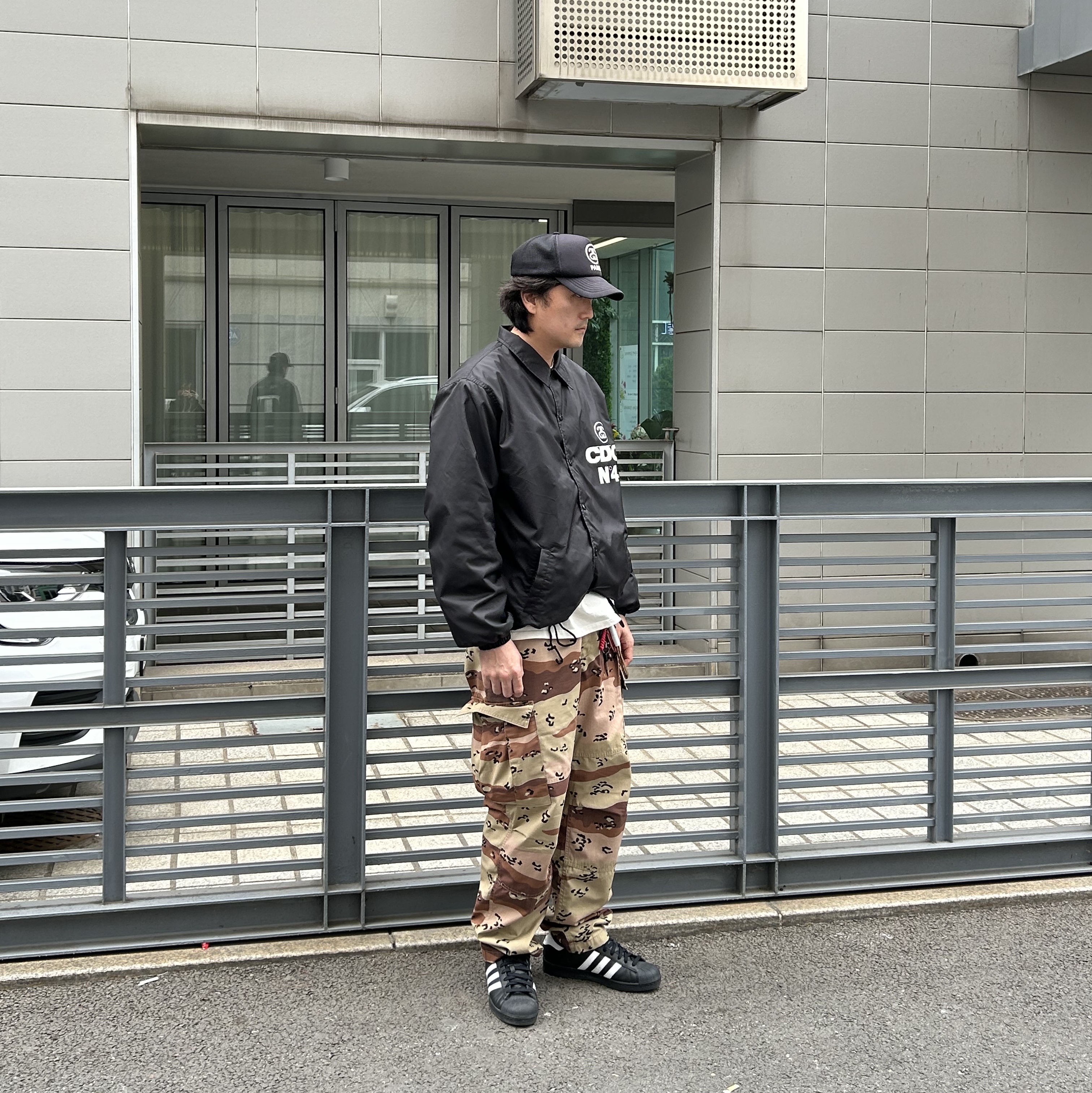 CDG x Stussy Coach Jacket Black, Adidas Superstar Core Black White 착용 스타일 - 2