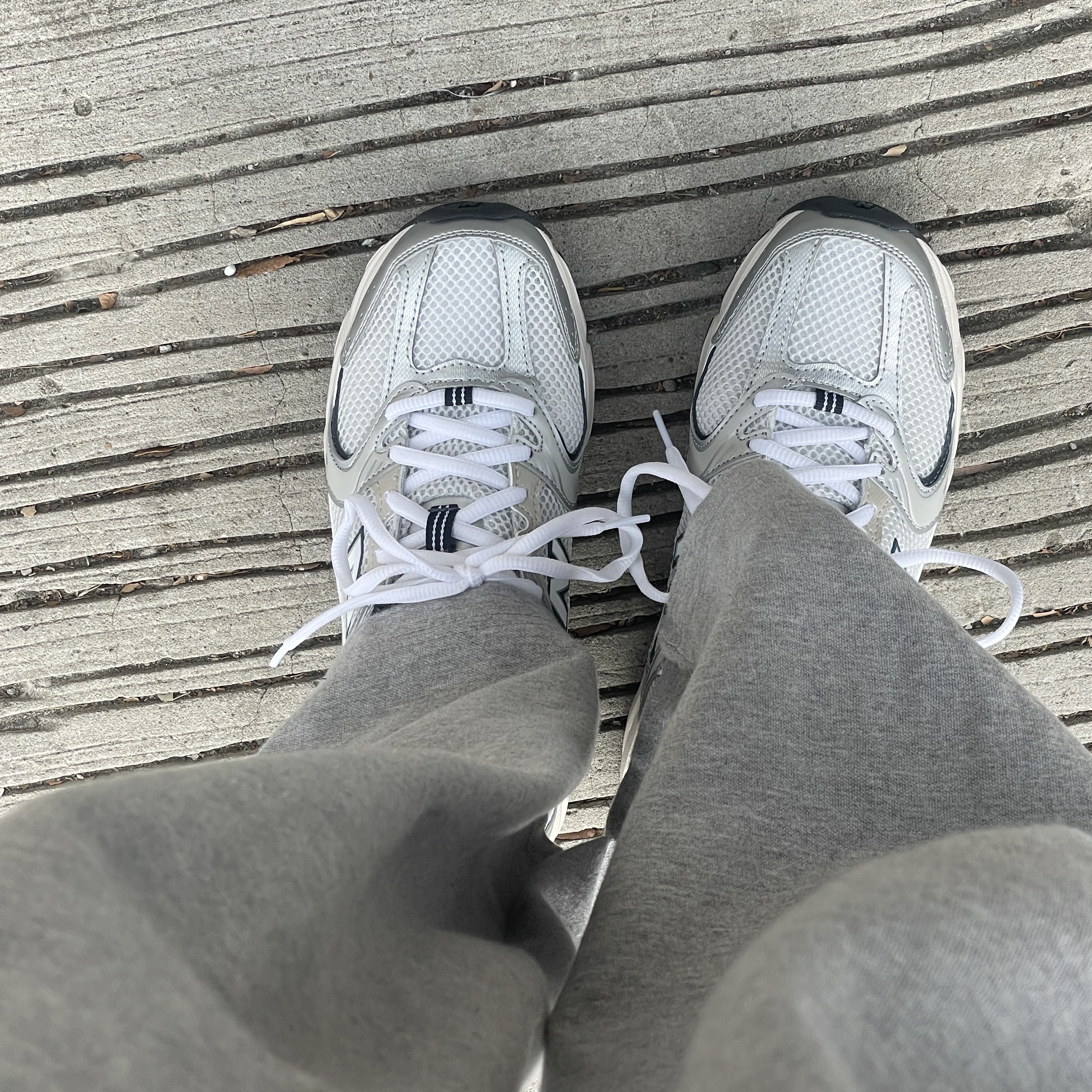 New Balance 530 Steel Grey 착용 스타일 - 1