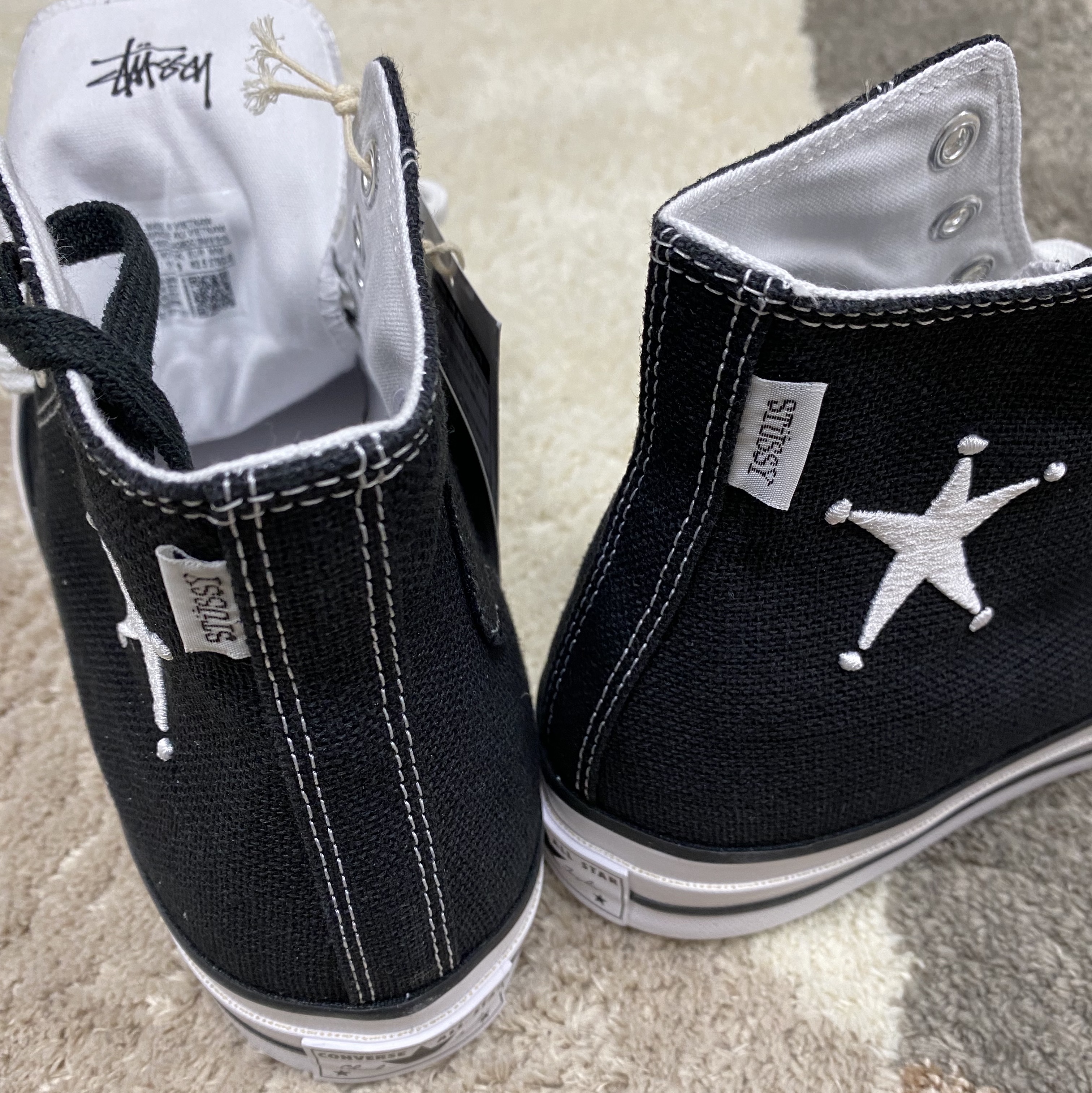 Converse x Stussy Chuck 70 High Black 착용 스타일 - 3