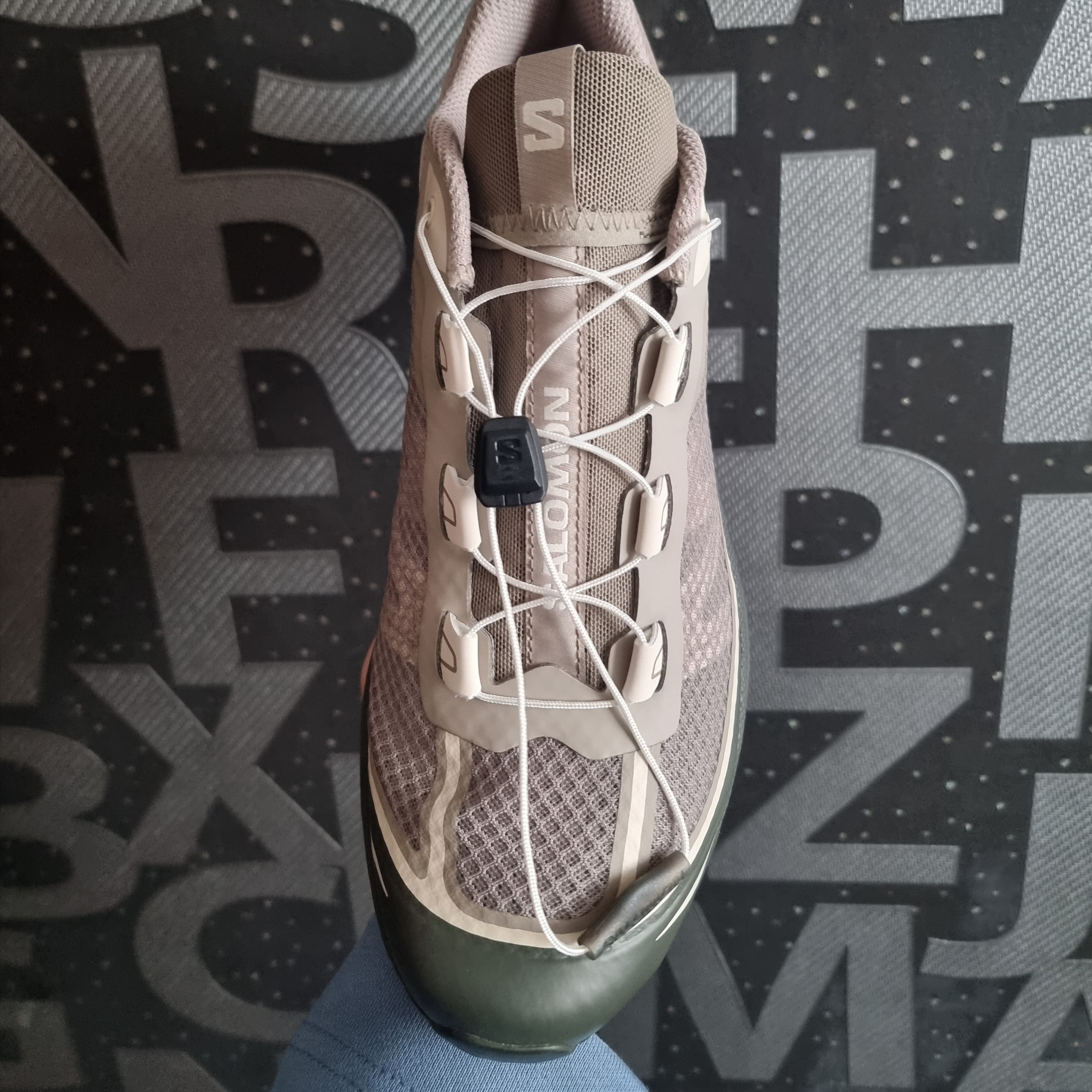 Salomon XT-6 FT Vintage Khaki 착용 스타일 - 2
