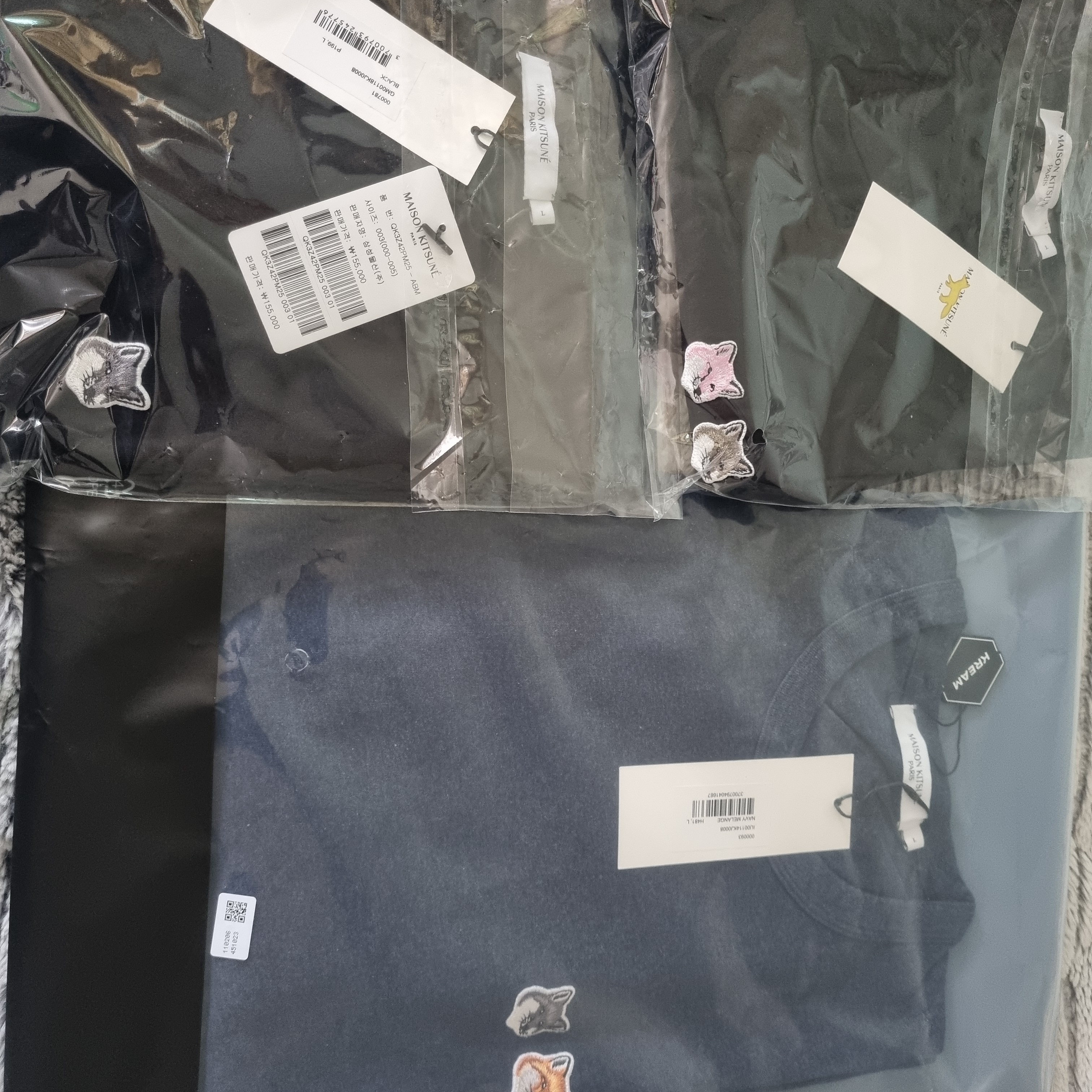 Maison Kitsune Double Monochrome Fox Head Patch Embroidered Classic T-Shirt Black 착용 스타일