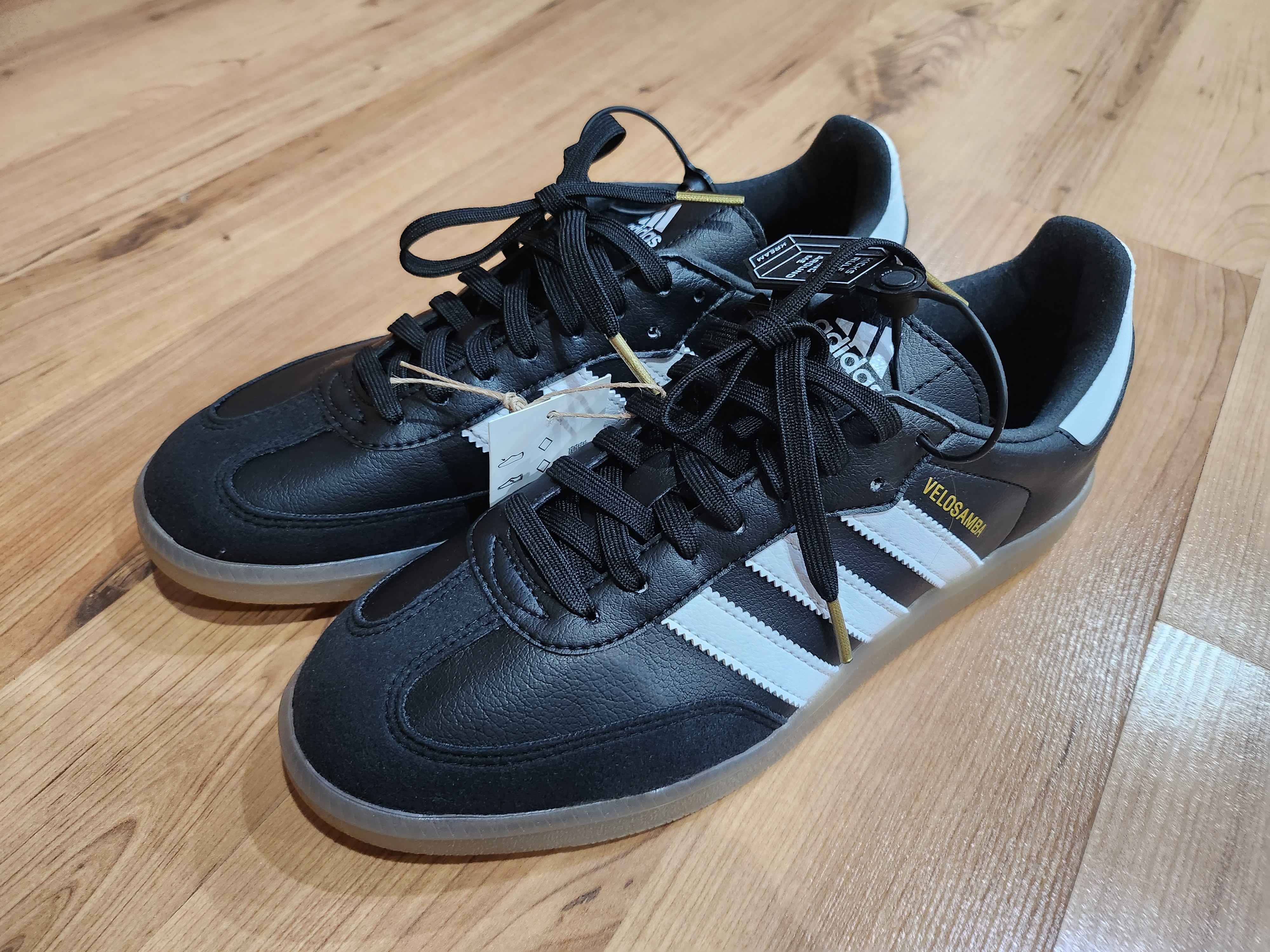 Adidas Velosamba Vegan Cycling Core Black 착용 스타일 - 2