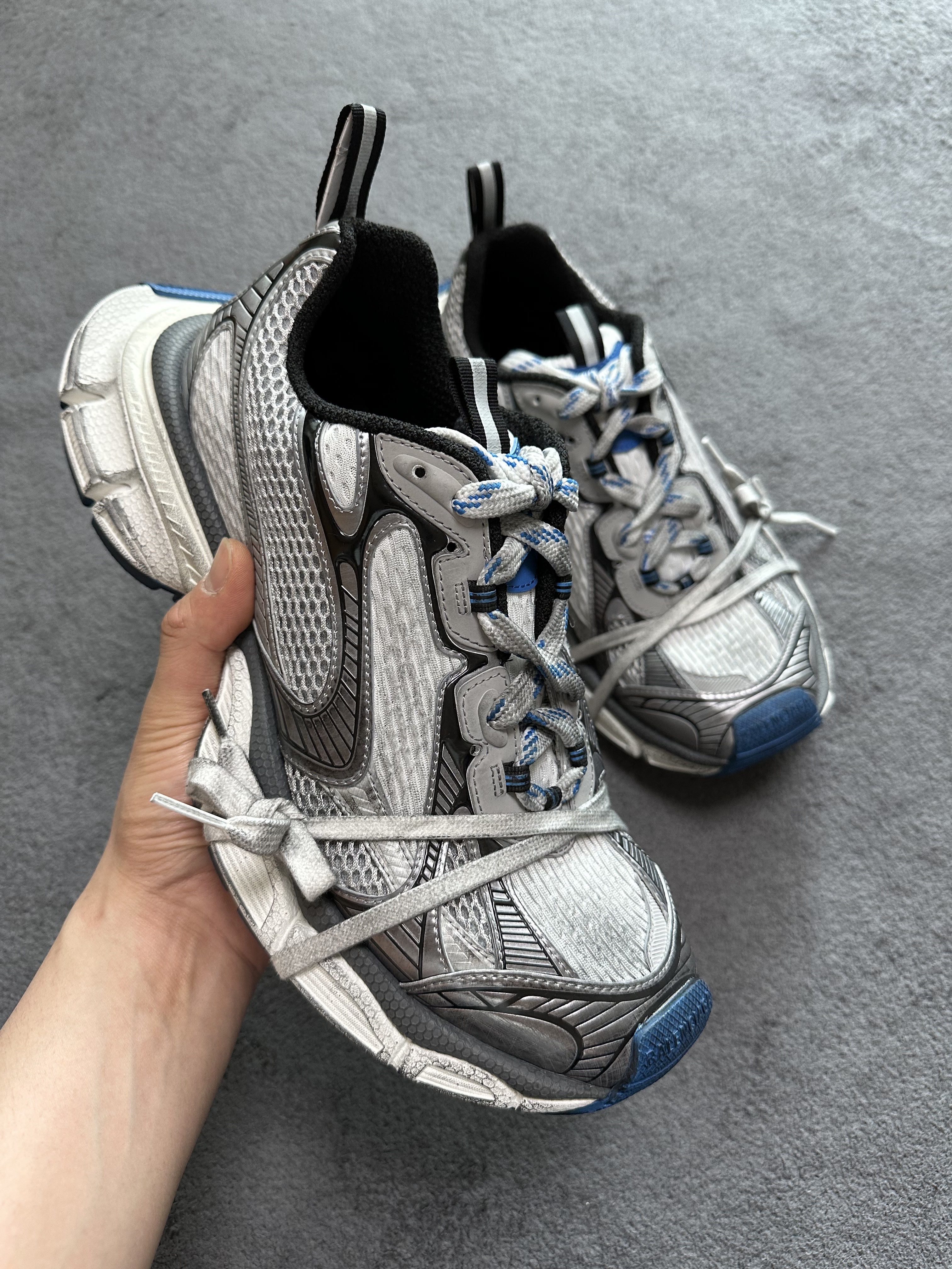 Balenciaga 3XL Sneakers Grey White Blue, Balenciaga 3XL Sneakers White Red 착용 스타일 - 2