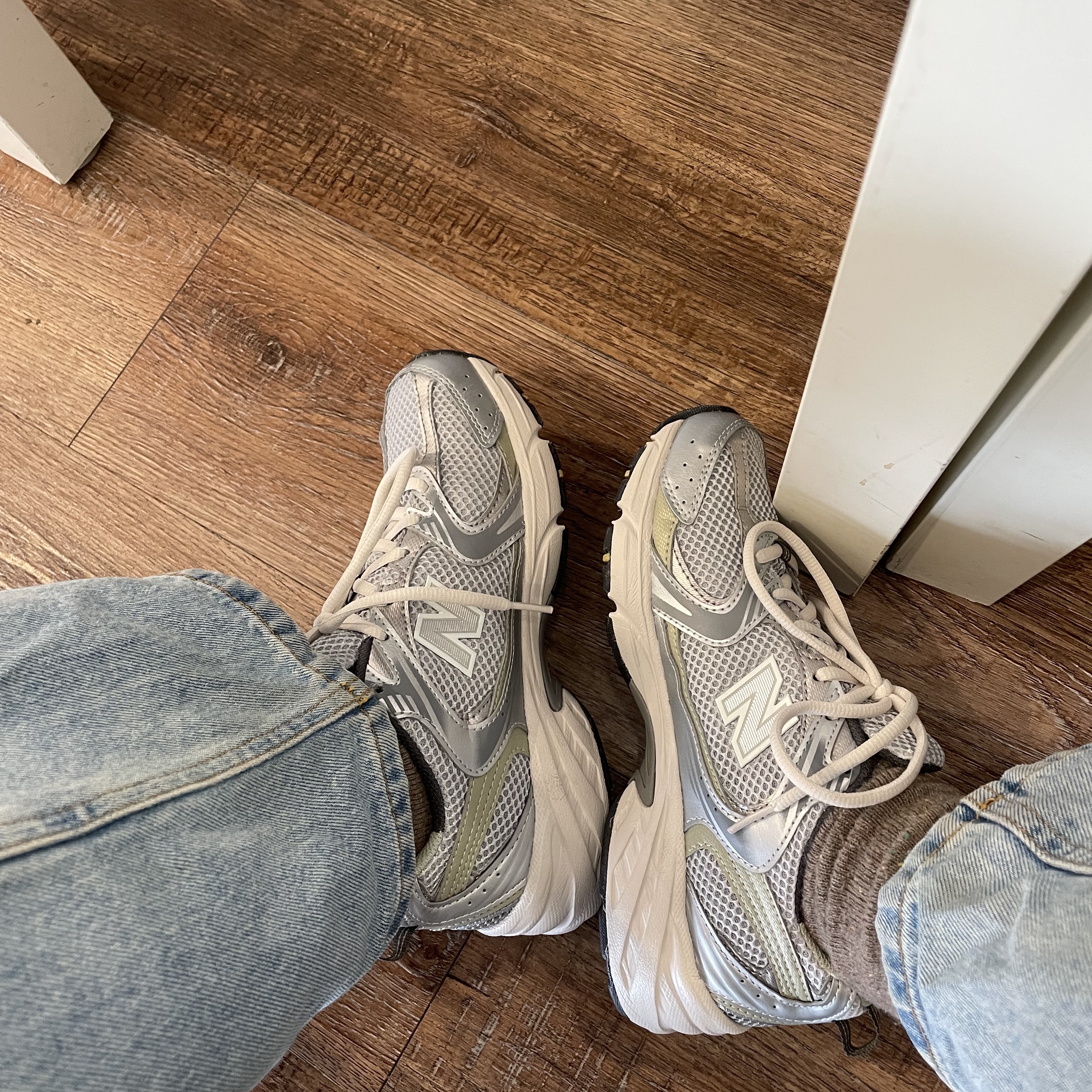 New Balance 530 Earth 착용 스타일