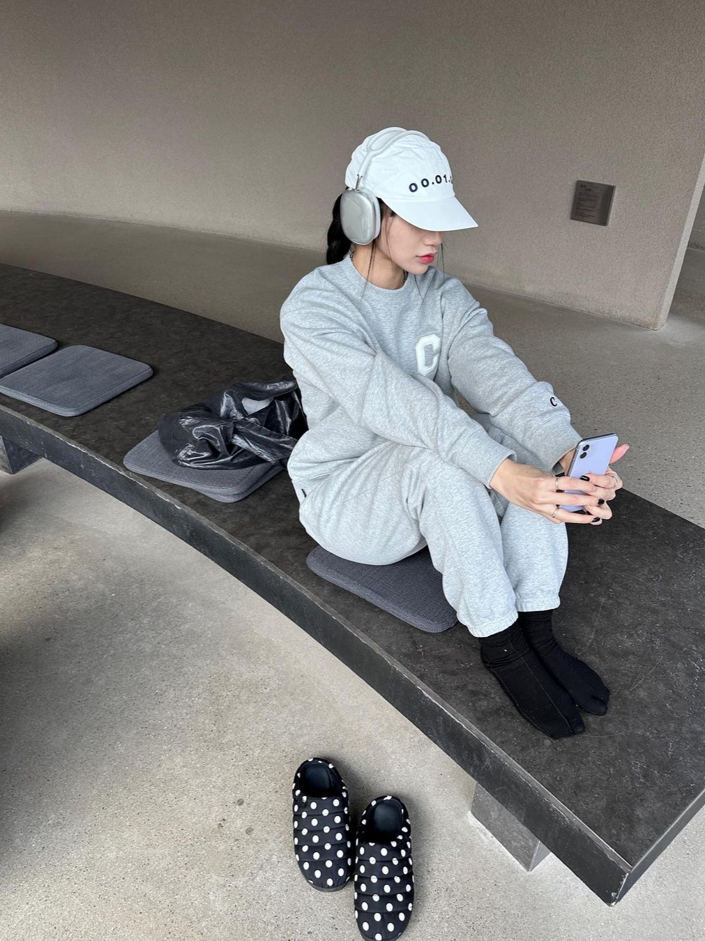 Apple AirPods Max Lightning Silver (Korean Ver.), Opening Project Numbering Camp Cap Off White 착용 스타일 - 1