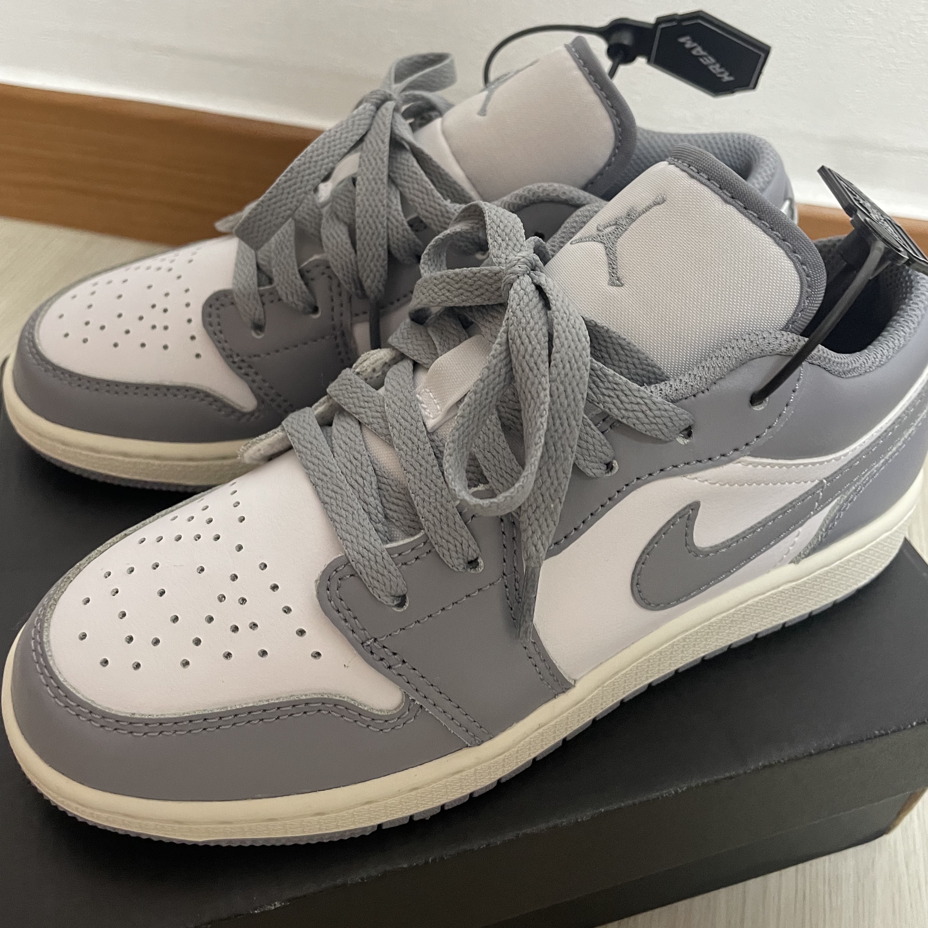 (GS) Jordan 1 Low Stealth and White 착용 스타일