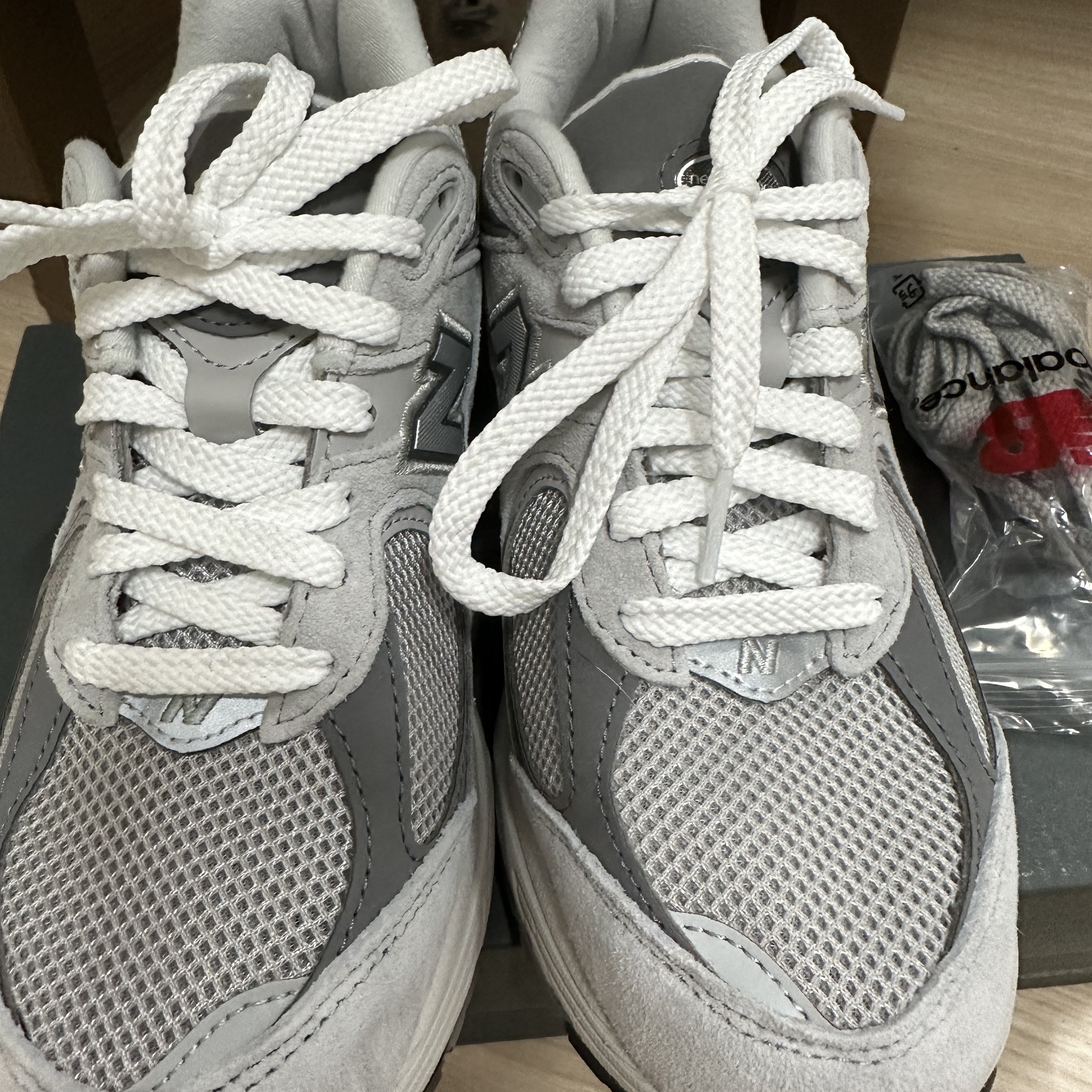 New Balance 2002R T2 Gray 착용 스타일