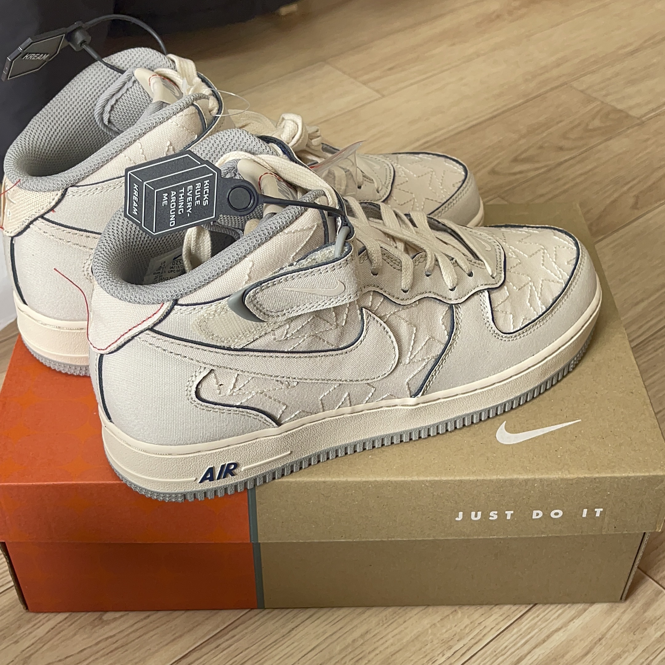 Nike Air Force 1 Mid '07 Pearl White 착용 스타일 - 1