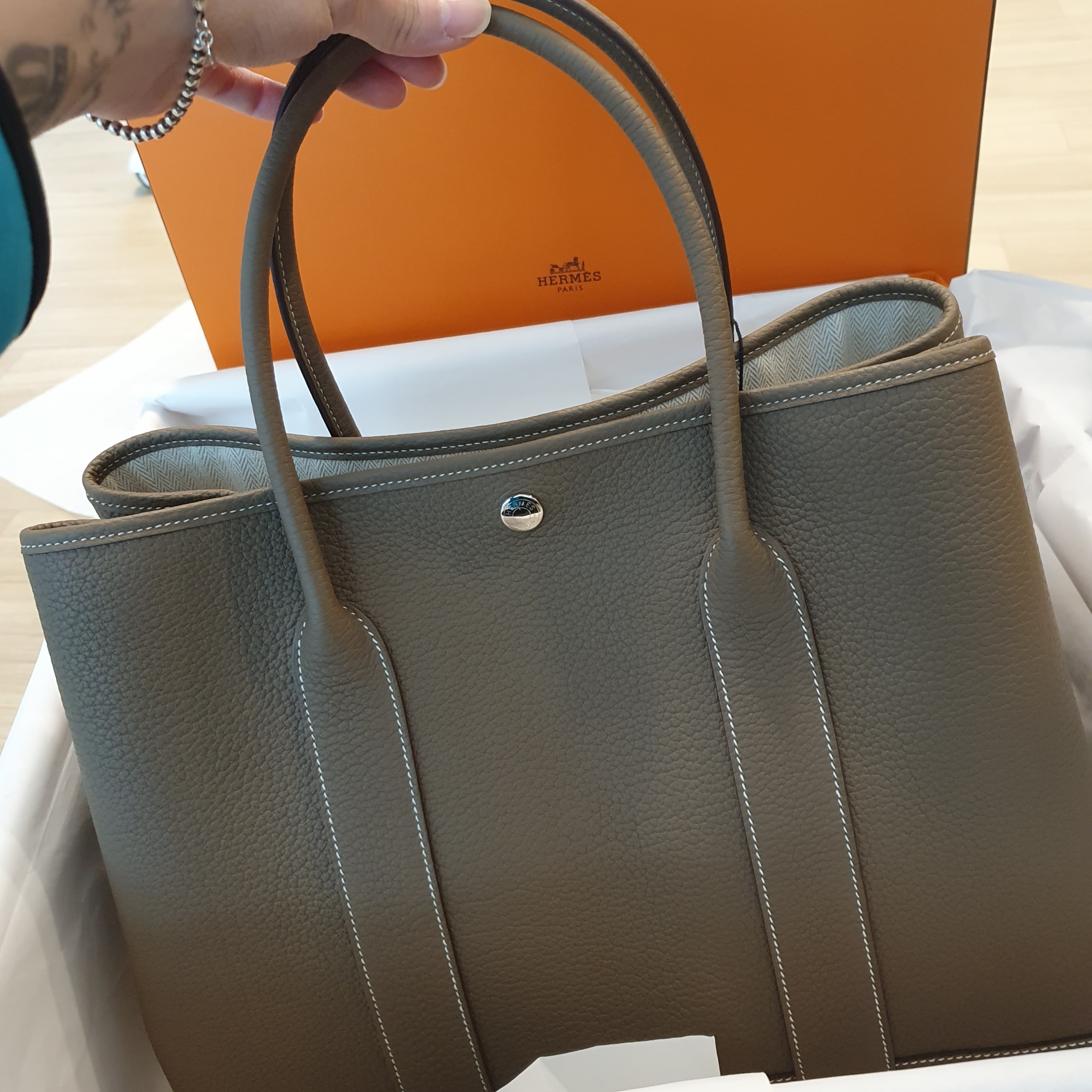 Hermes Garden Party 36 Bag Negonda & Palladium Etoupe 착용 스타일