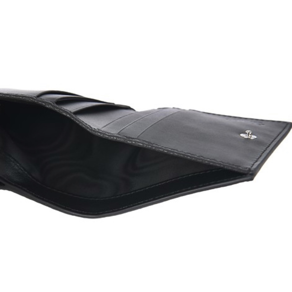 Prada Small Leather Wallet Black 착용 스타일 - 5
