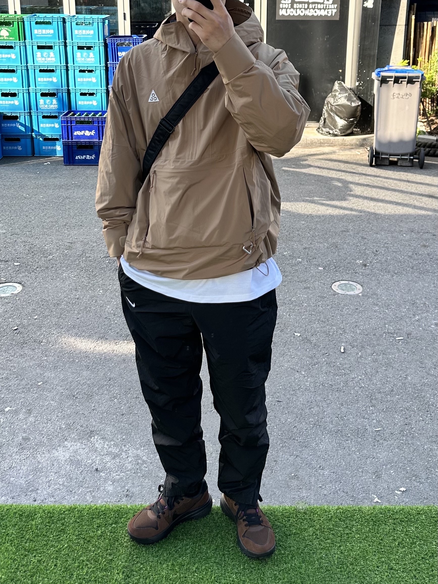 Nike ACG Storm-Fit ADV Cascade Rain Jacket Dark Driftwood- Asia, Nike NRG Solo Swoosh Woven Track Pants Black White - Asia 착용 스타일