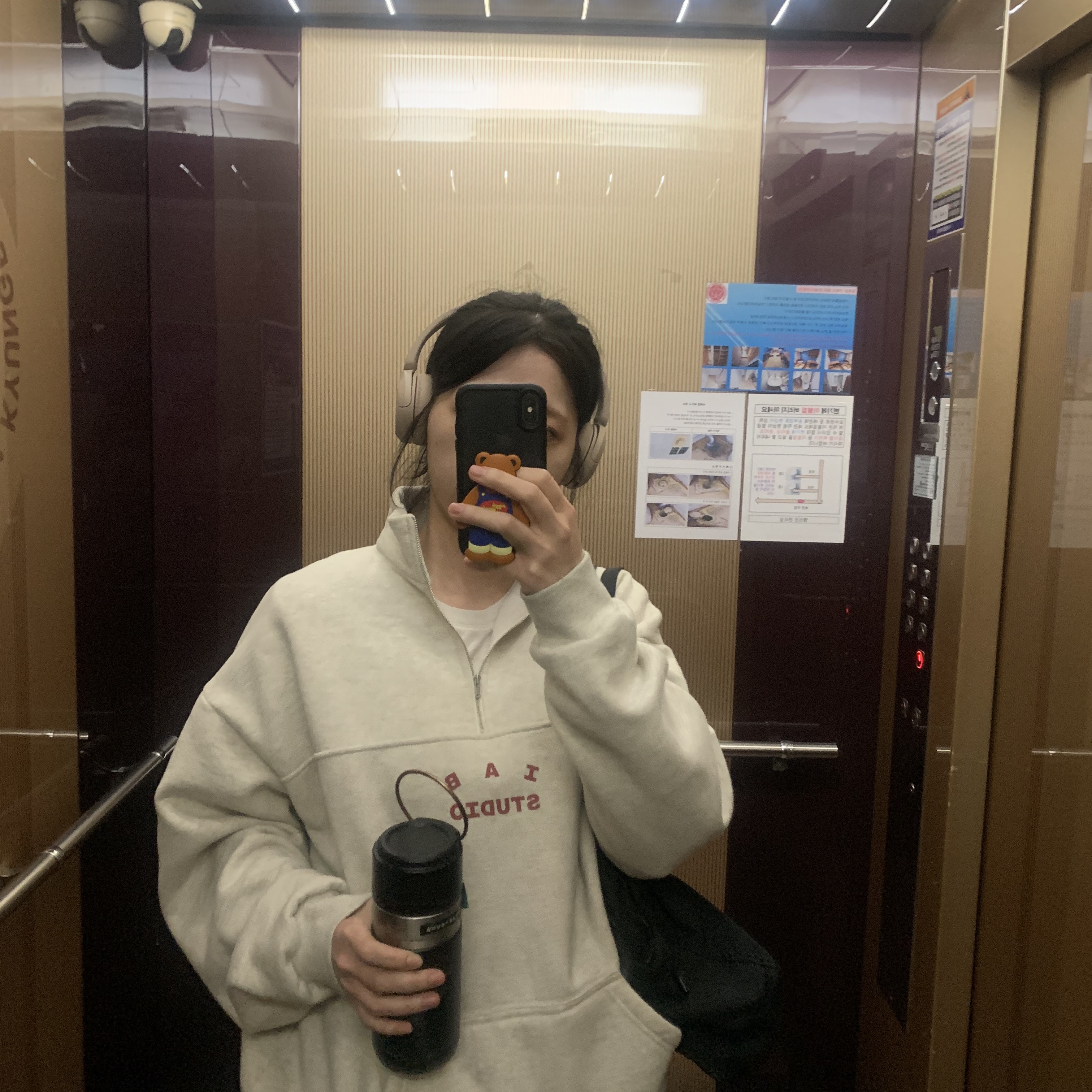 Sony WH-CH520 Beige (Sony Korea Ver.) 착용 스타일 - 2