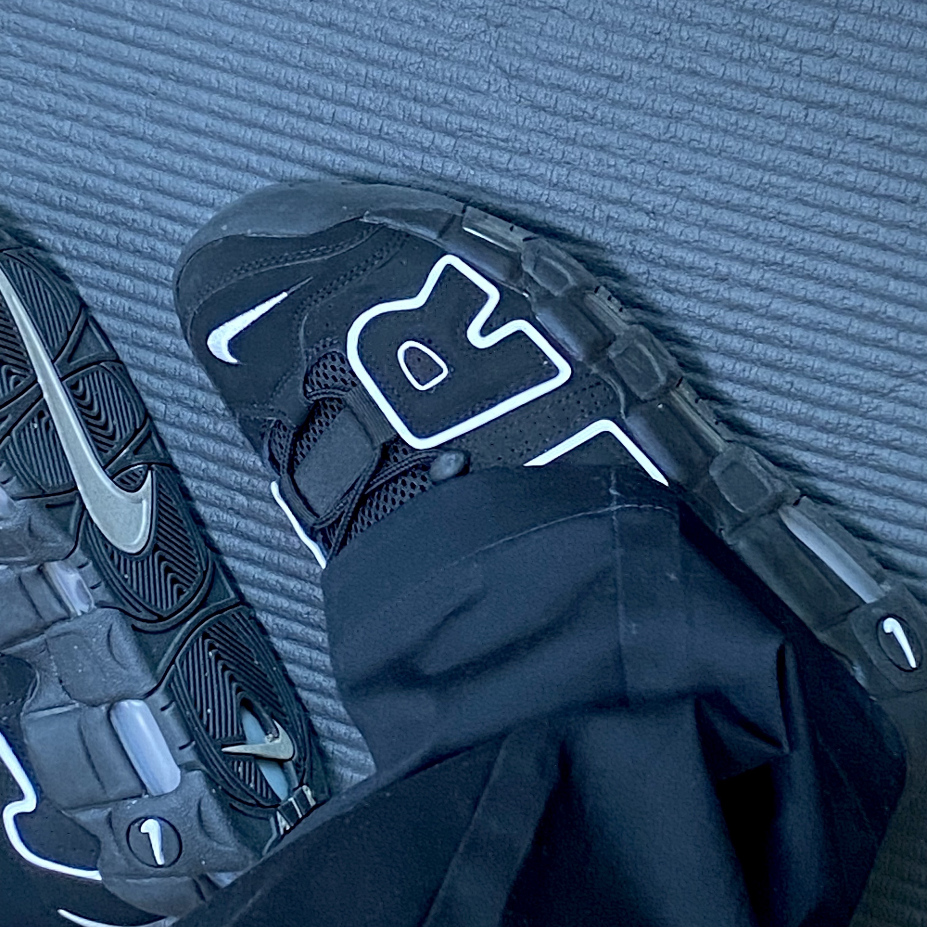 Nike Air More Uptempo Black White 2020 착용 스타일