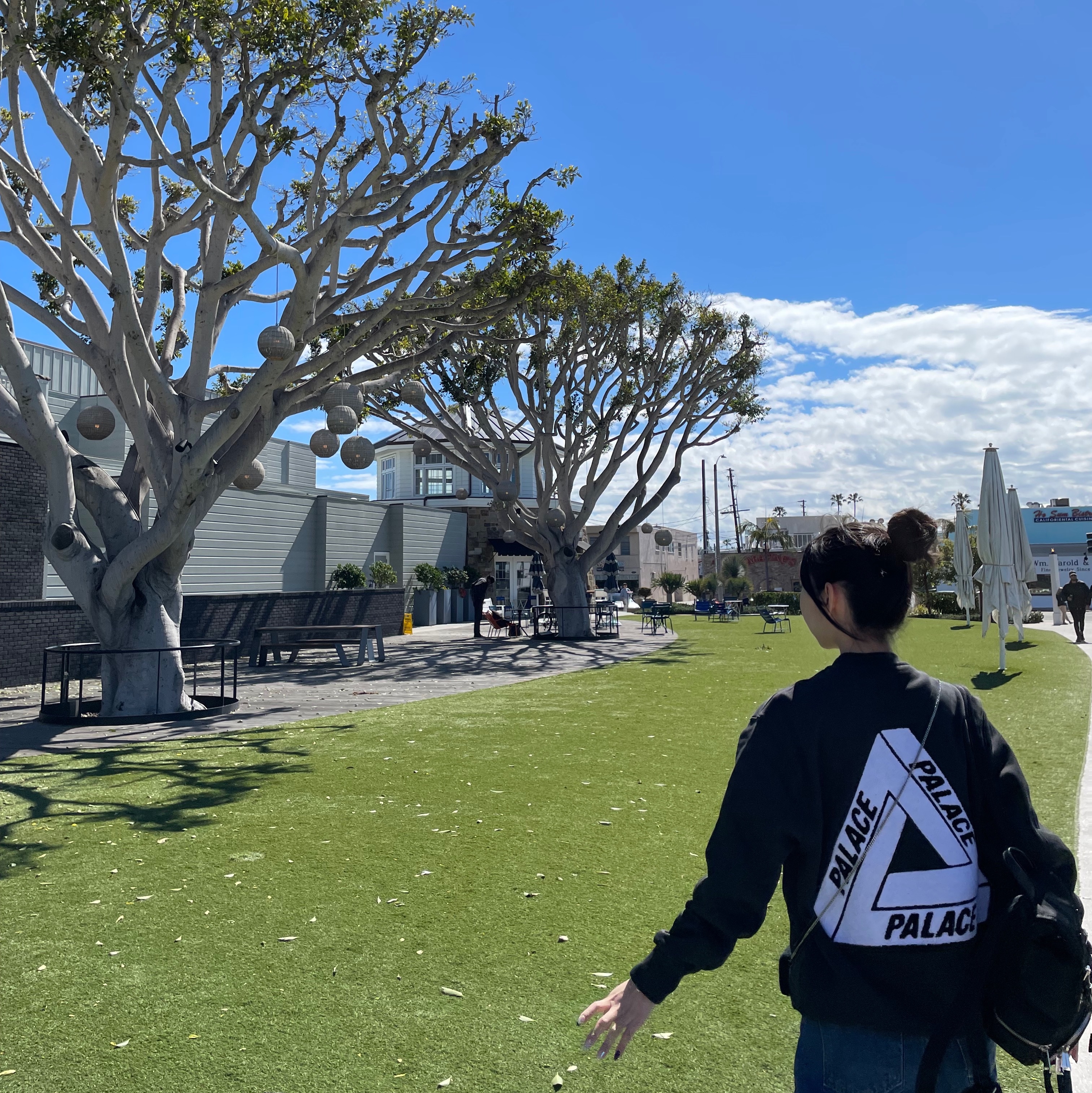 Palace Fleece Tri-Ferg Crew Black - 23SS 착용 스타일 - 3