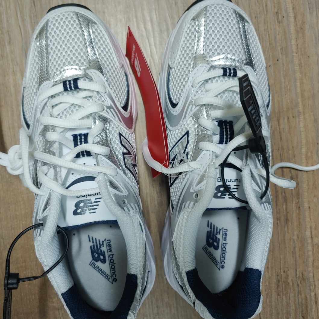 New Balance 530 White 착용 스타일