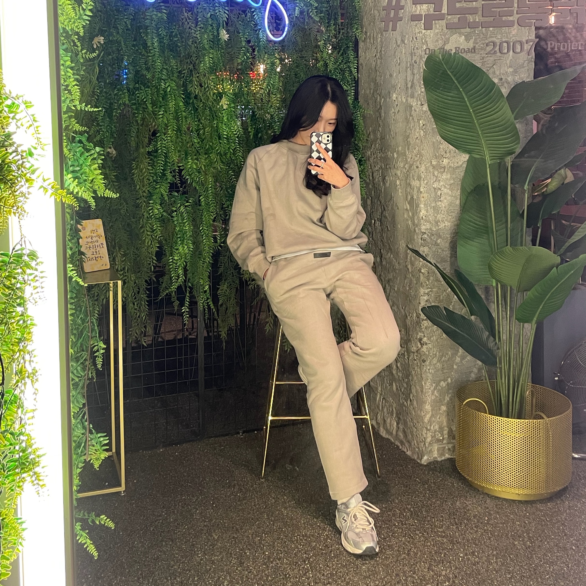 New Balance 530 Earth 착용 스타일 - 2