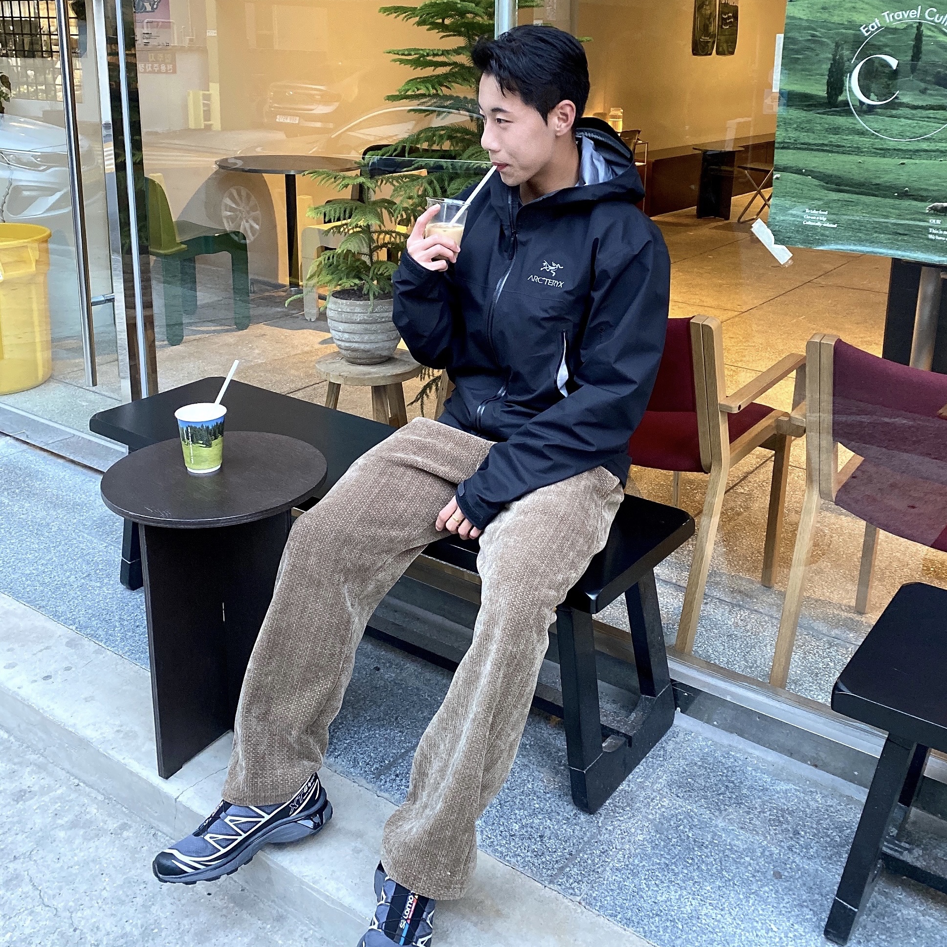 Salomon XT-6 Gore-Tex Black Ebony, Arc'teryx Beta Jacket Black 착용 스타일 - 4