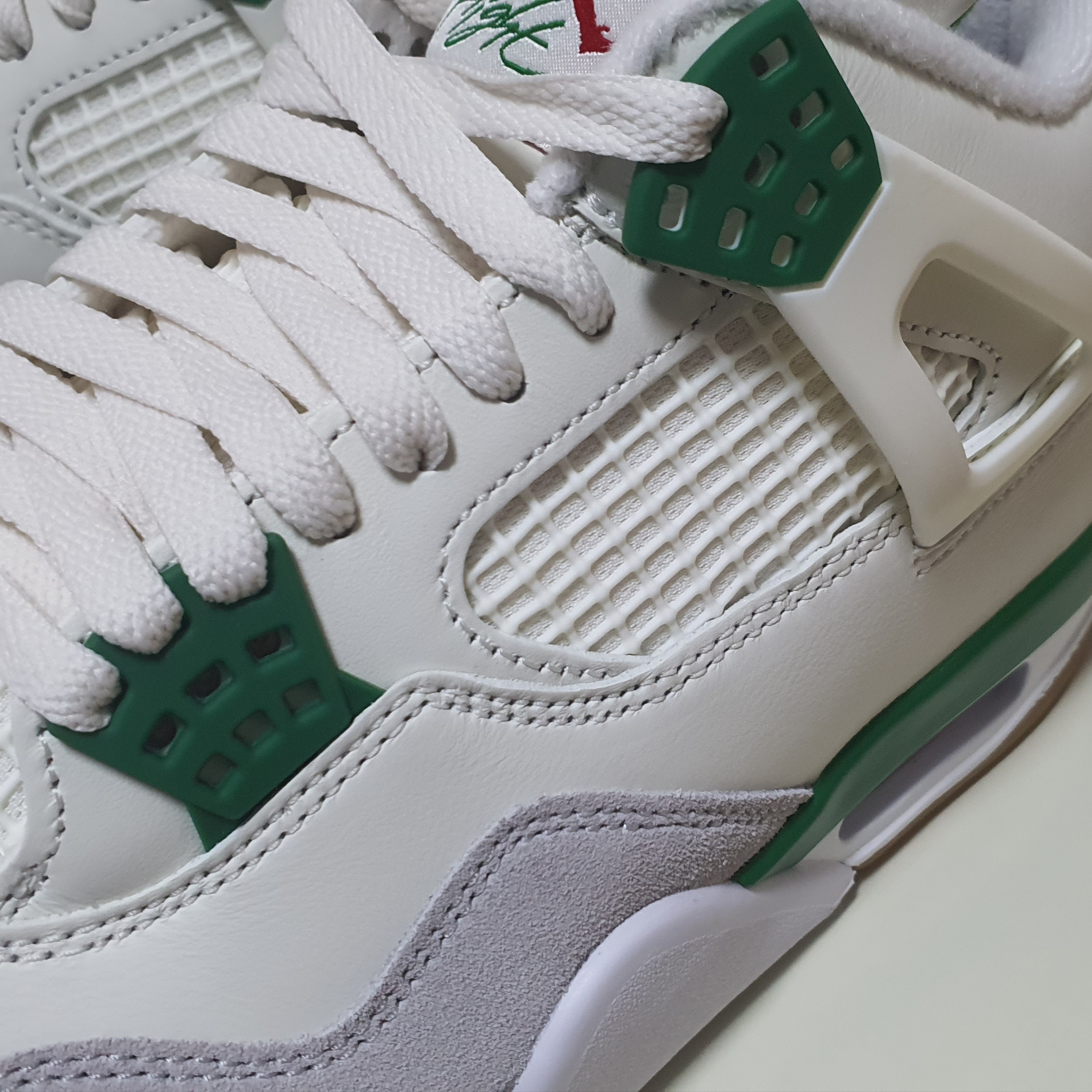 Jordan 4 x Nike SB Retro SP Pine Green 착용 스타일 - 5