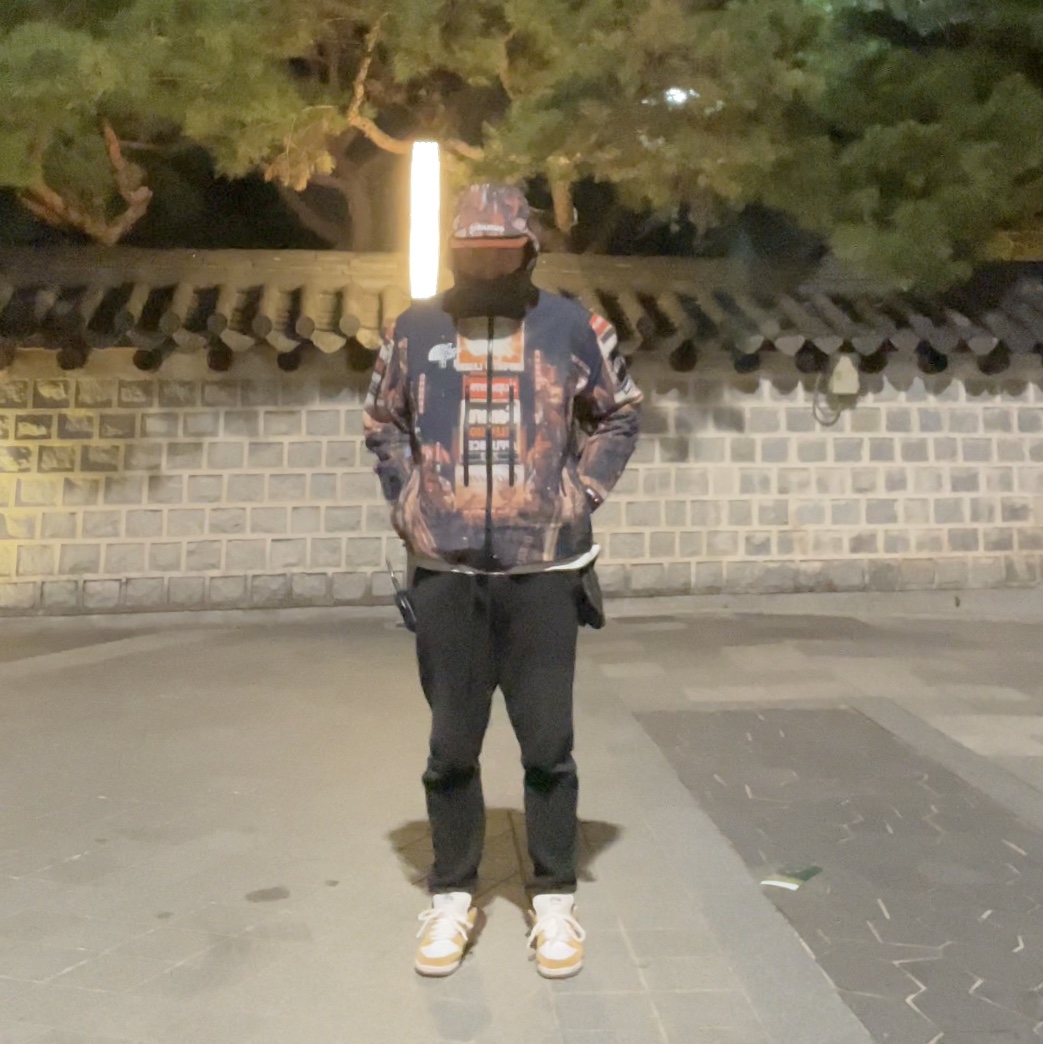Nike SB Dunk Low Laser Orange, Supreme x The North Face Taped Seam Shell Jacket Times Square - 22FW 착용 스타일 - 3