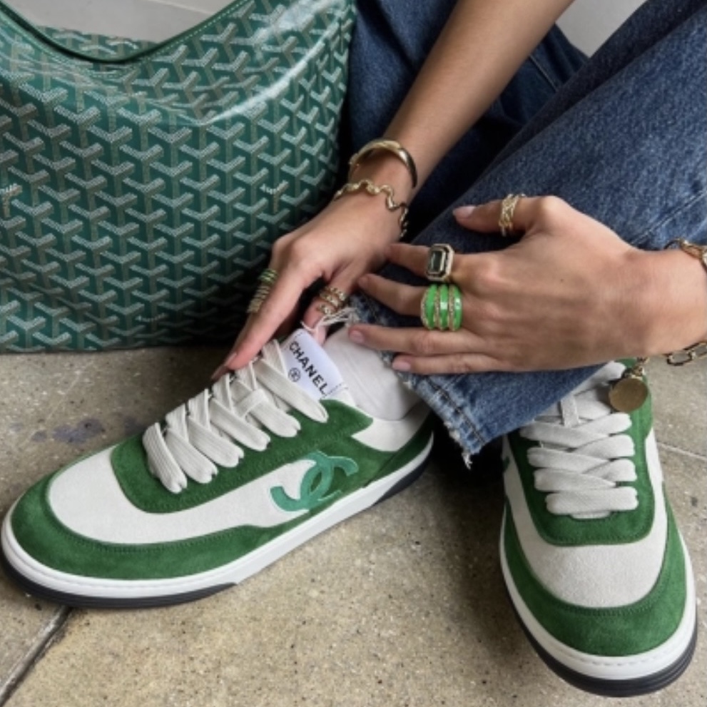 (W) Chanel Sneakers Suede Kidskin & Green White 착용 스타일