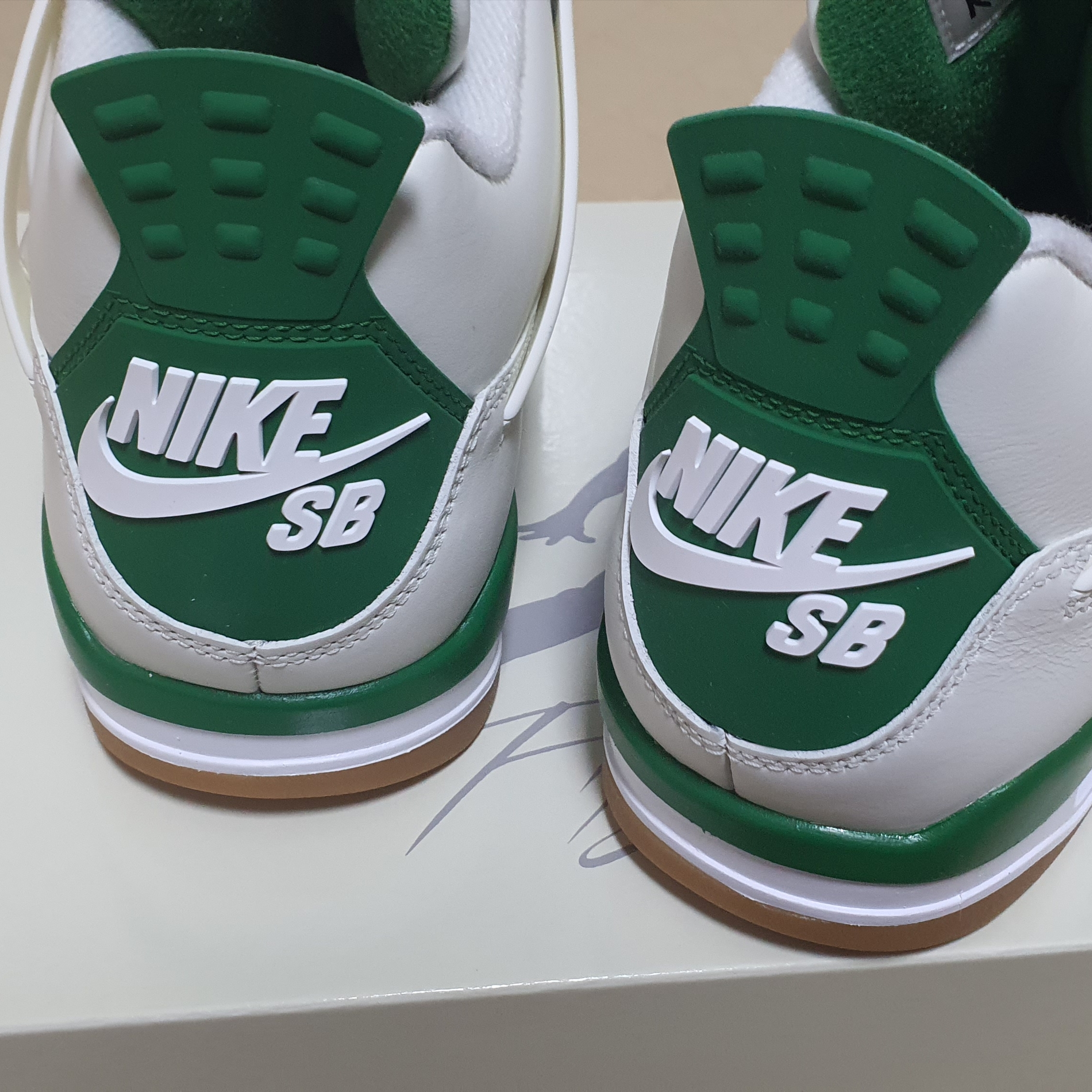 Jordan 4 x Nike SB Retro SP Pine Green 착용 스타일 - 2