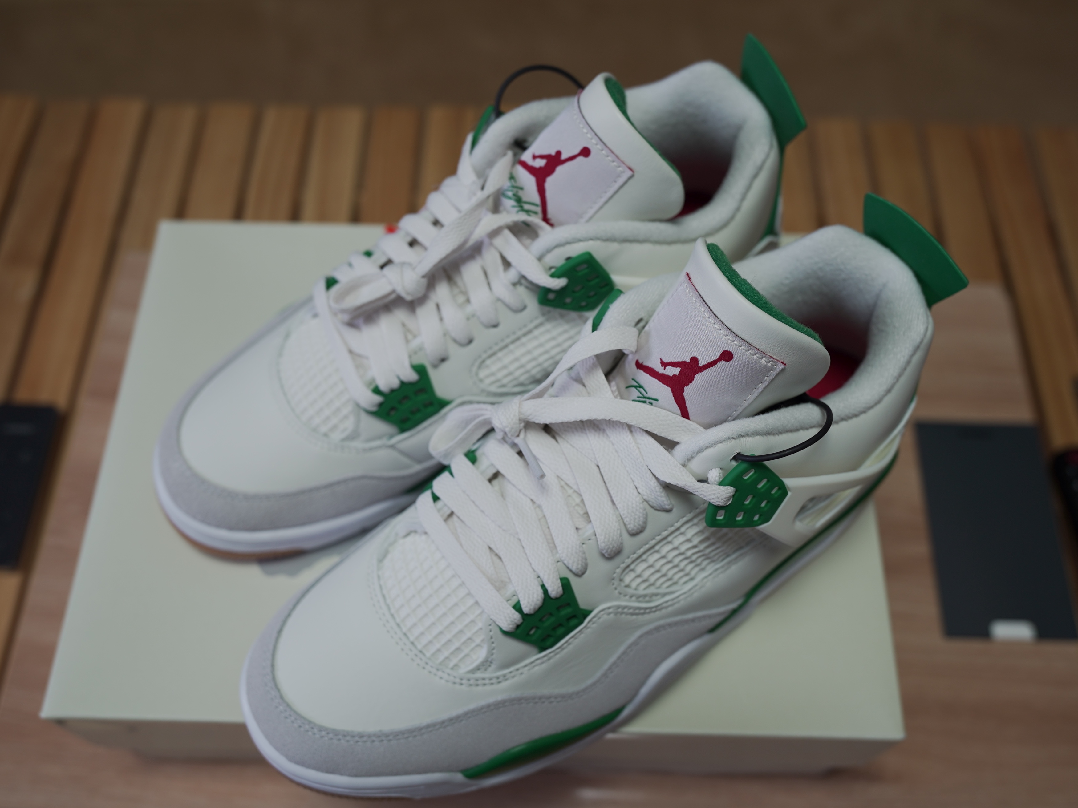 Jordan 4 x Nike SB Retro SP Pine Green 착용 스타일 - 1