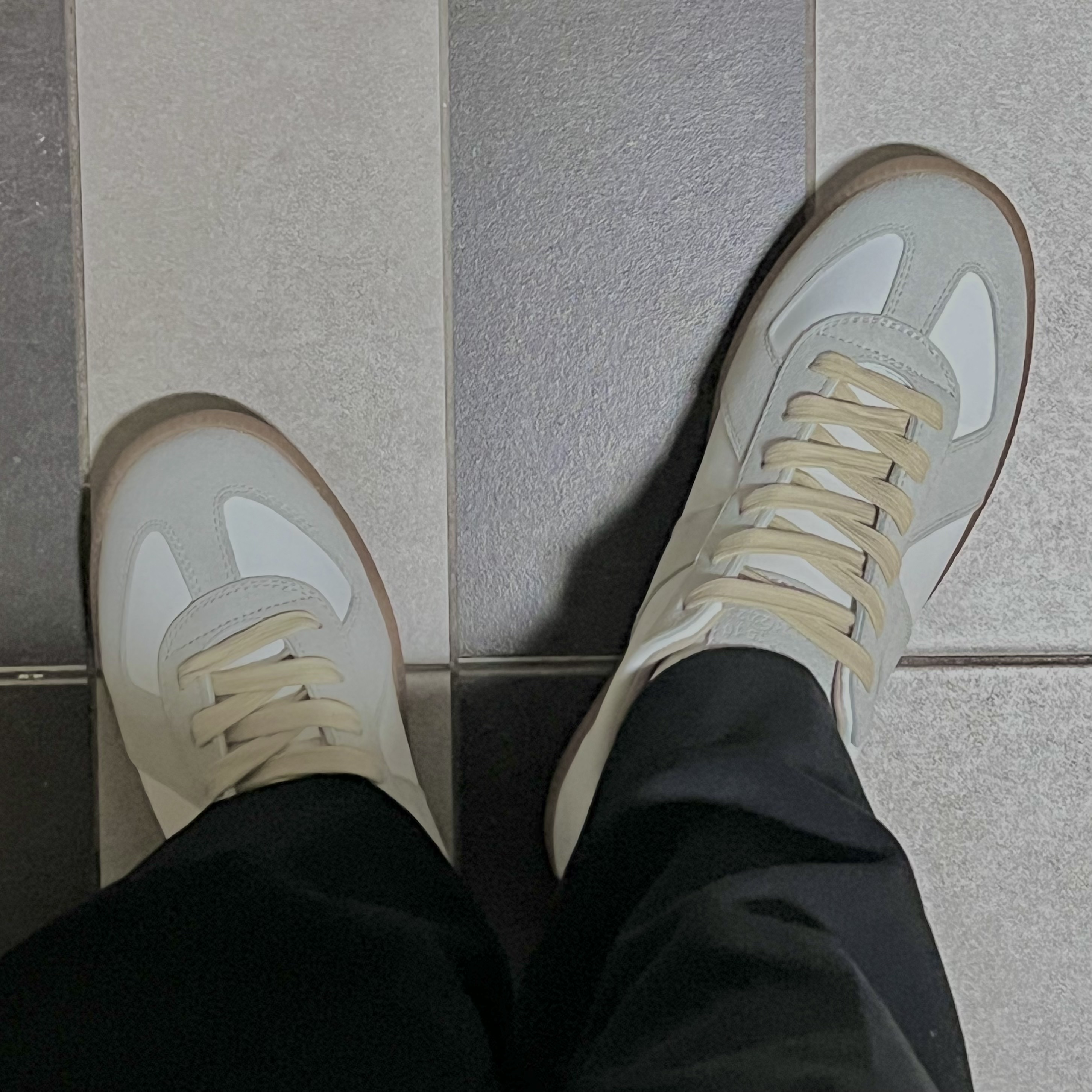 (W) Maison Margiela Calfskin Replica Sneakers White 착용 스타일