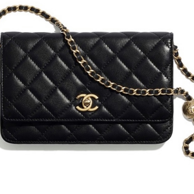 Chanel Wallet On Chain Lambskin & Gold Black 착용 스타일