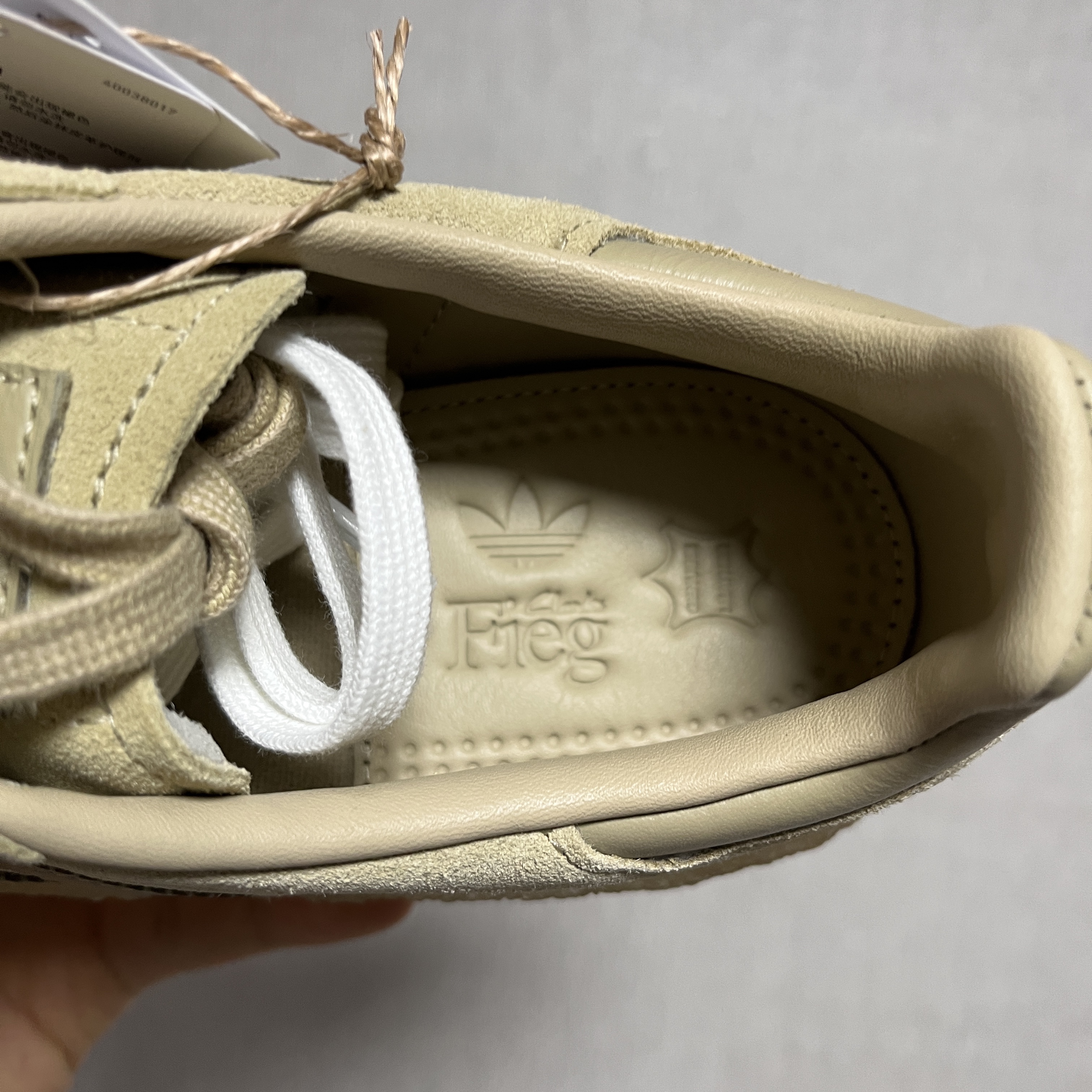 Adidas x Clarks x Ronnie Fieg 8th Street Samba Savannah 착용 스타일 - 3