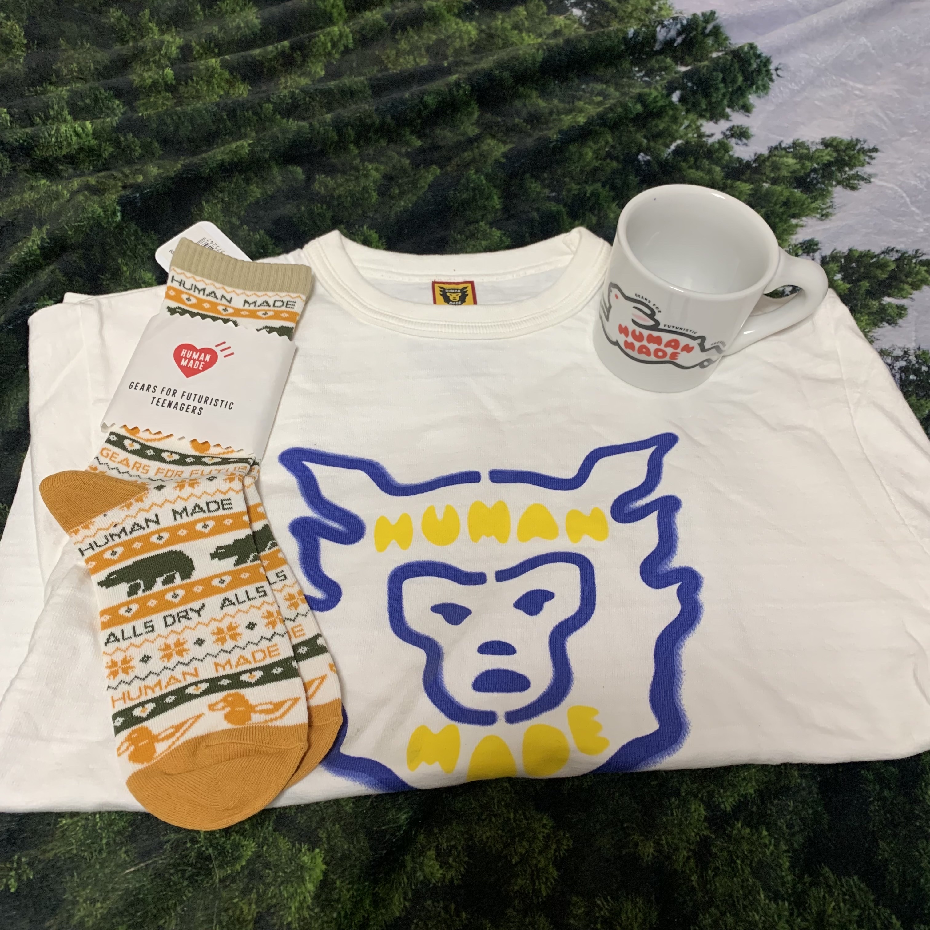 Human Made #2309 T-Shirt White, Human Made Nordic Patterned Socks Yellow 착용 스타일