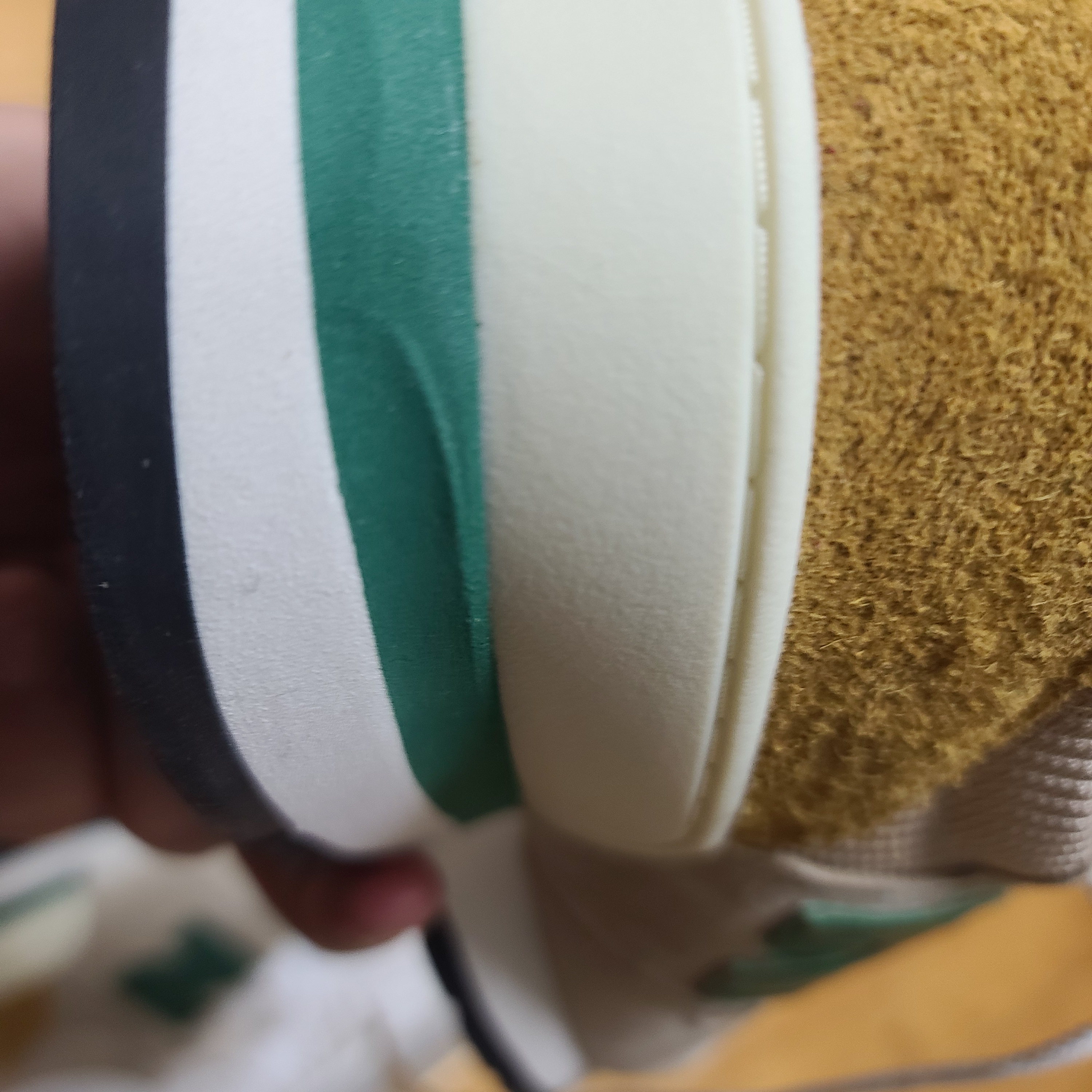New Balance 990v1 Tan Green 착용 스타일 - 1