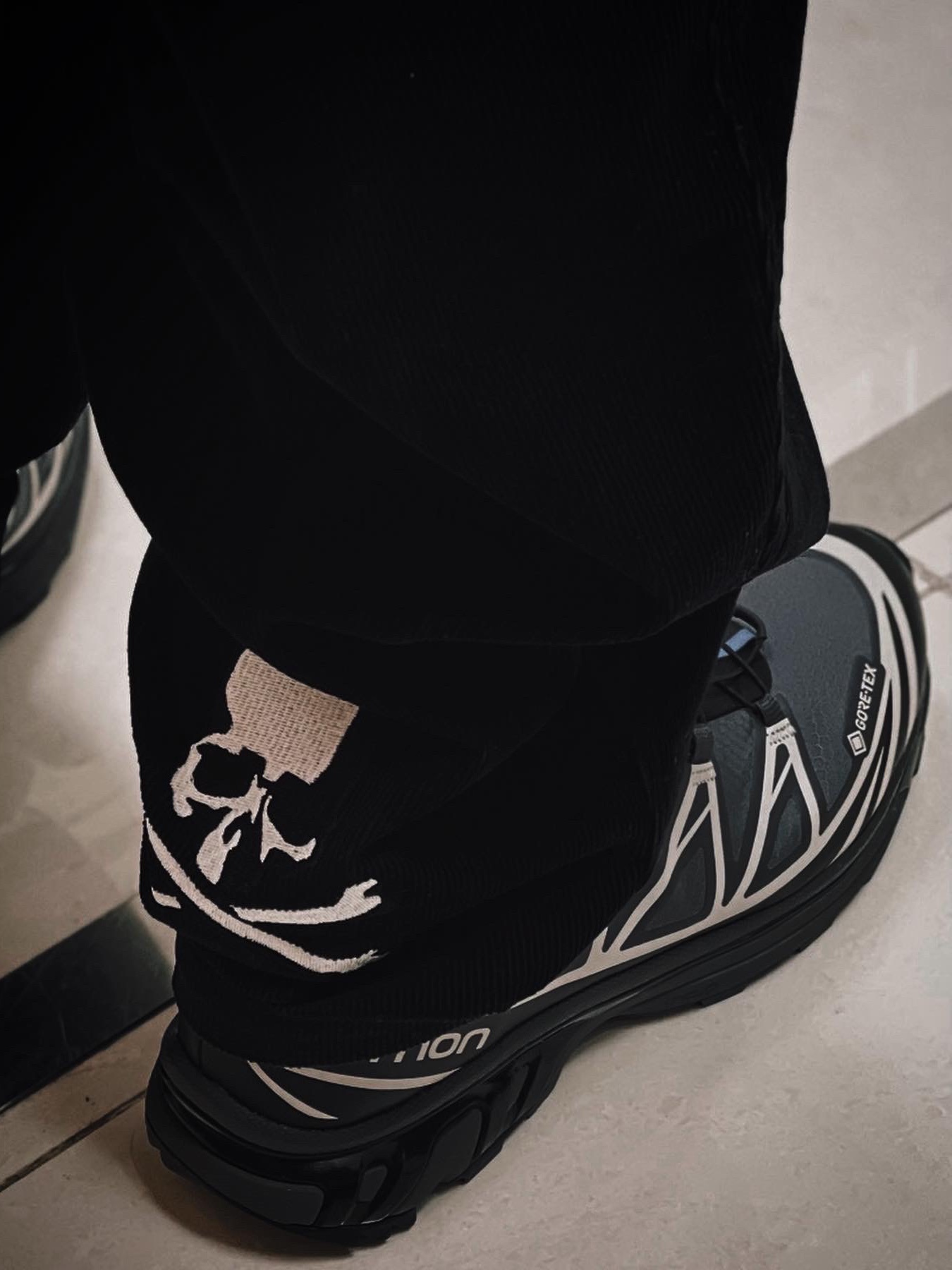 Salomon XT-6 Gore-Tex Black Ebony 착용 스타일