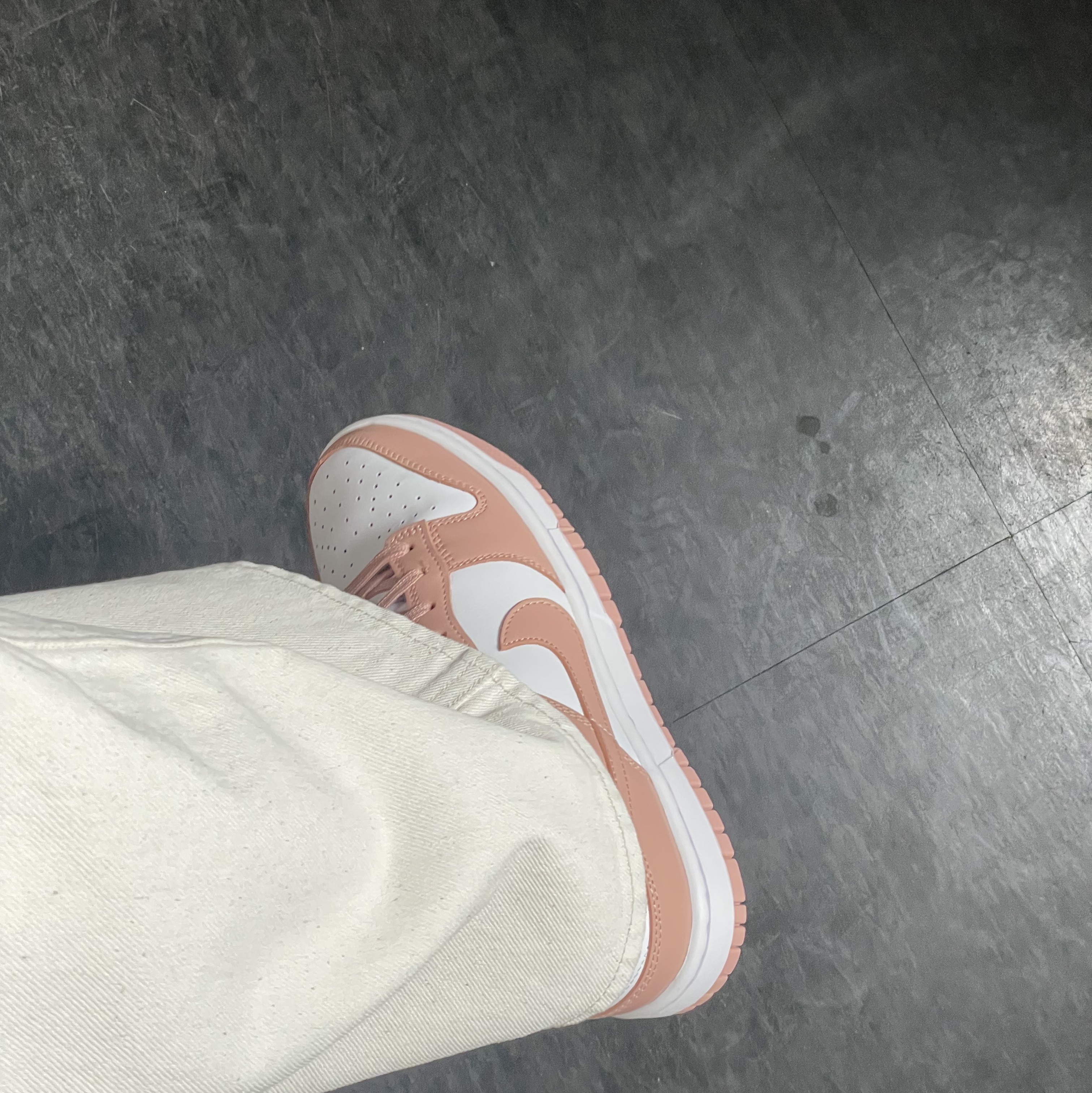 (W) Nike Dunk Low Rose Whisper 착용 스타일 - 2
